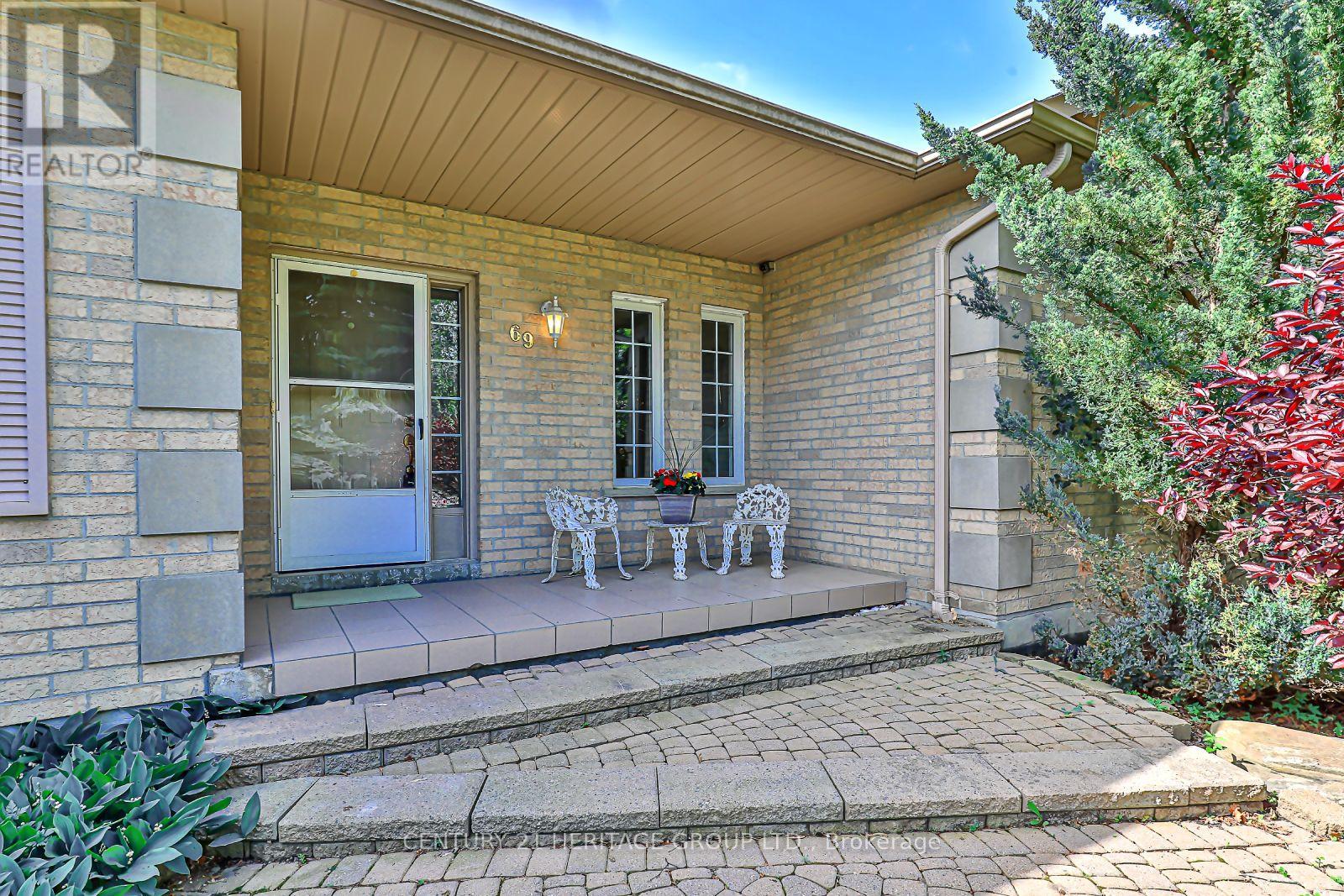 69 David Willson Trail, East Gwillimbury (Sharon), Ontario  L0G 1V0 - Photo 4 - N12211947