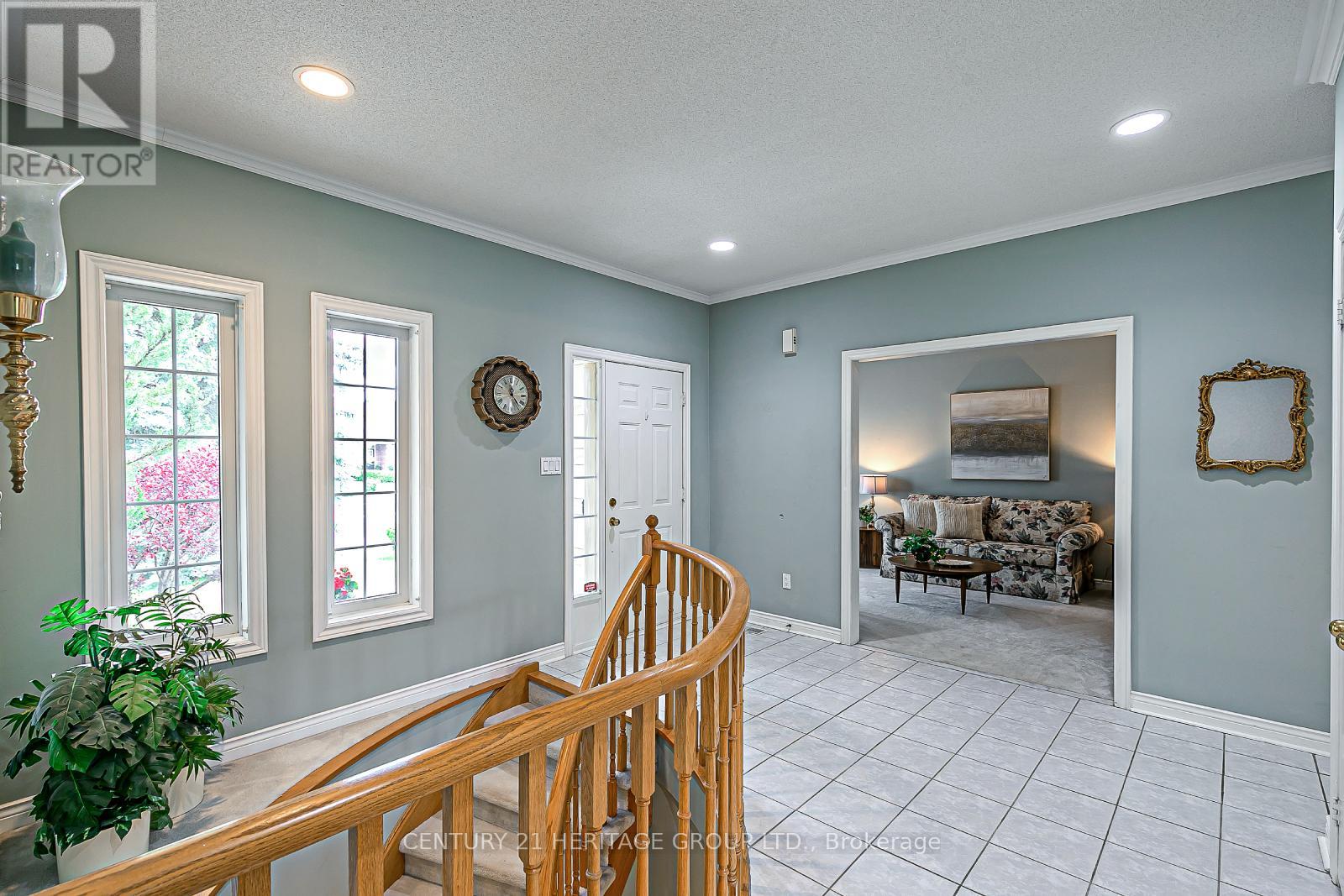 69 David Willson Trail, East Gwillimbury (Sharon), Ontario  L0G 1V0 - Photo 6 - N12211947