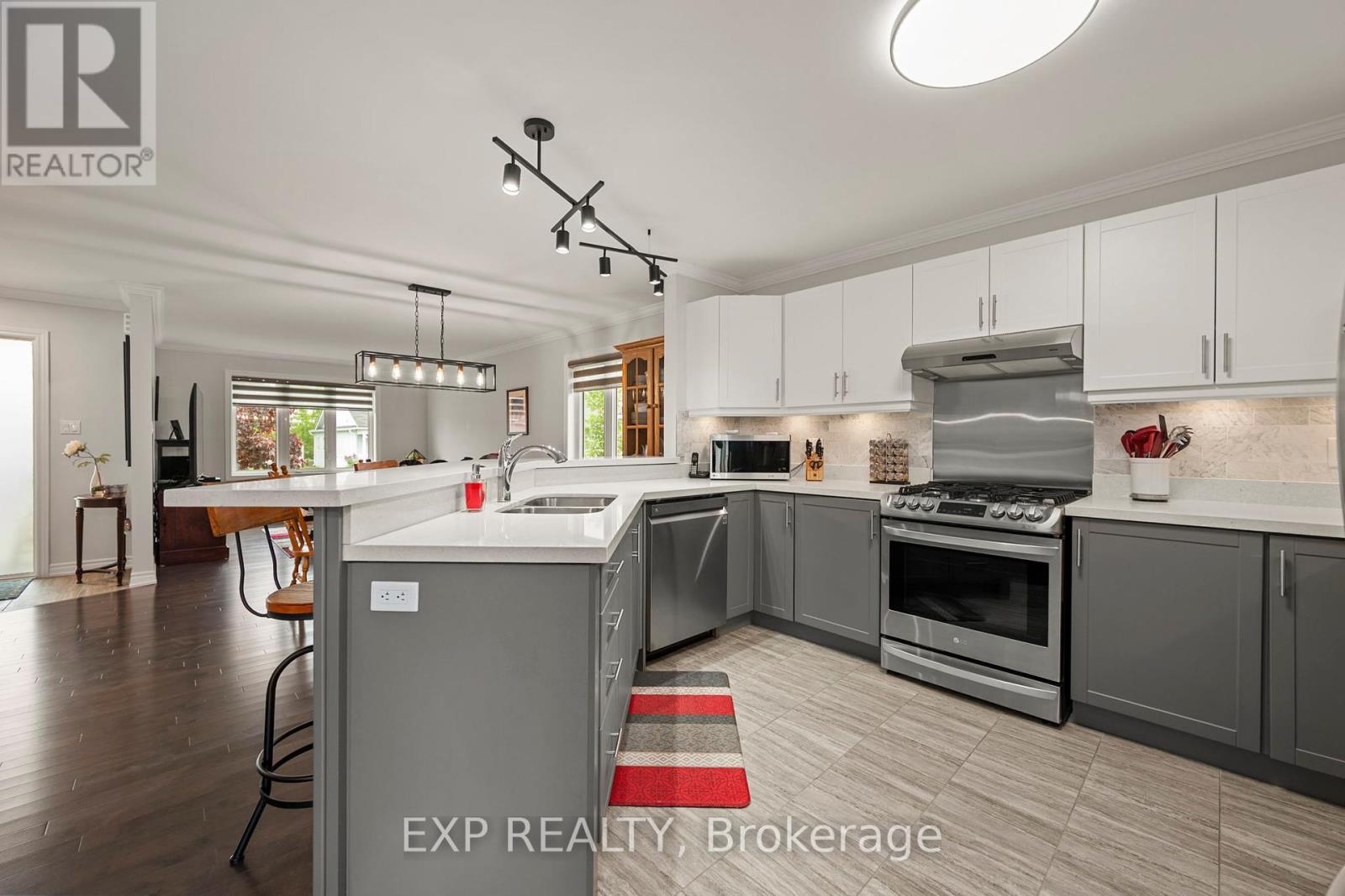 10 Sinclair Crescent, Ramara (Atherley), Ontario  L3V 8K1 - Photo 14 - S12211950