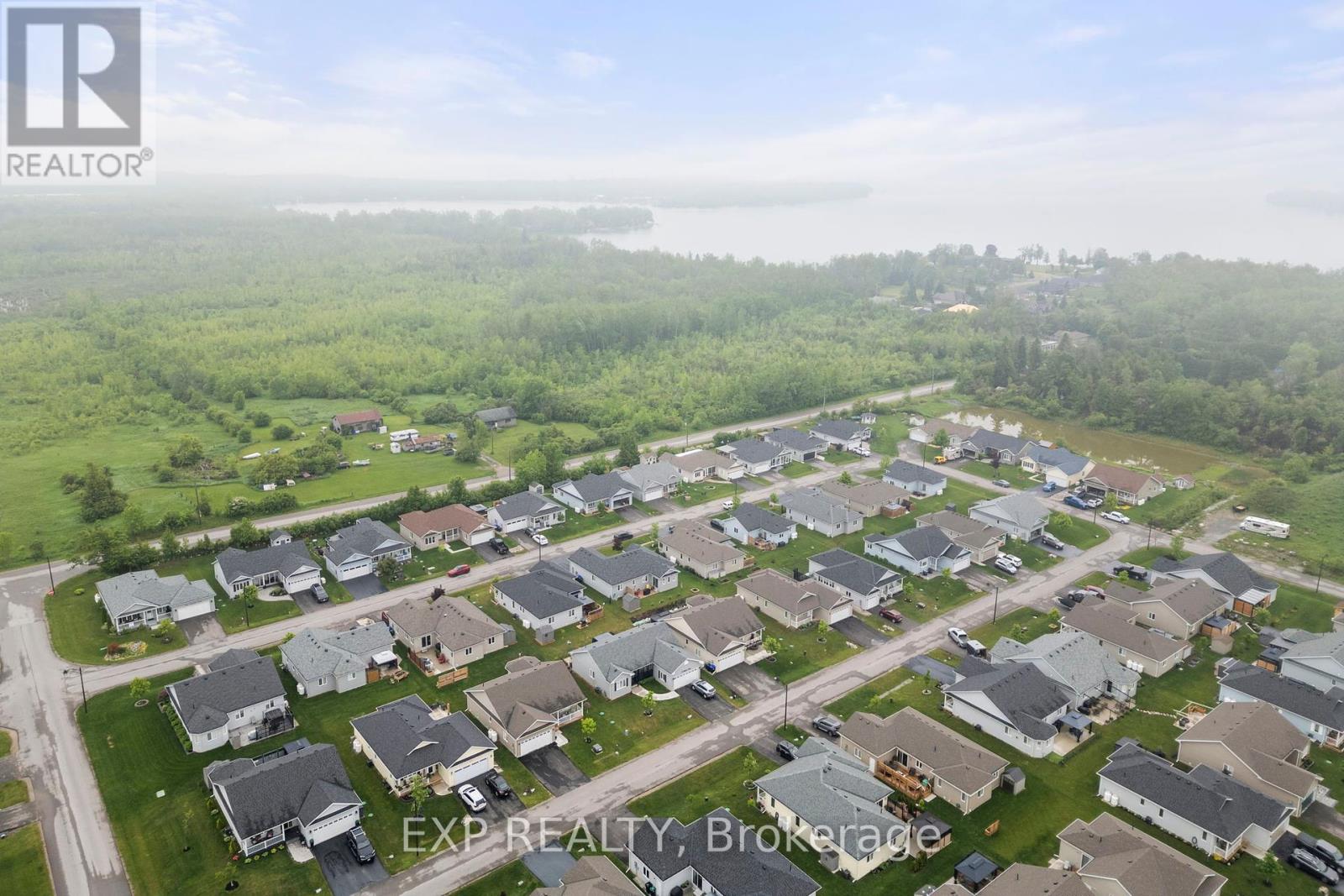 10 Sinclair Crescent, Ramara (Atherley), Ontario  L3V 8K1 - Photo 3 - S12211950