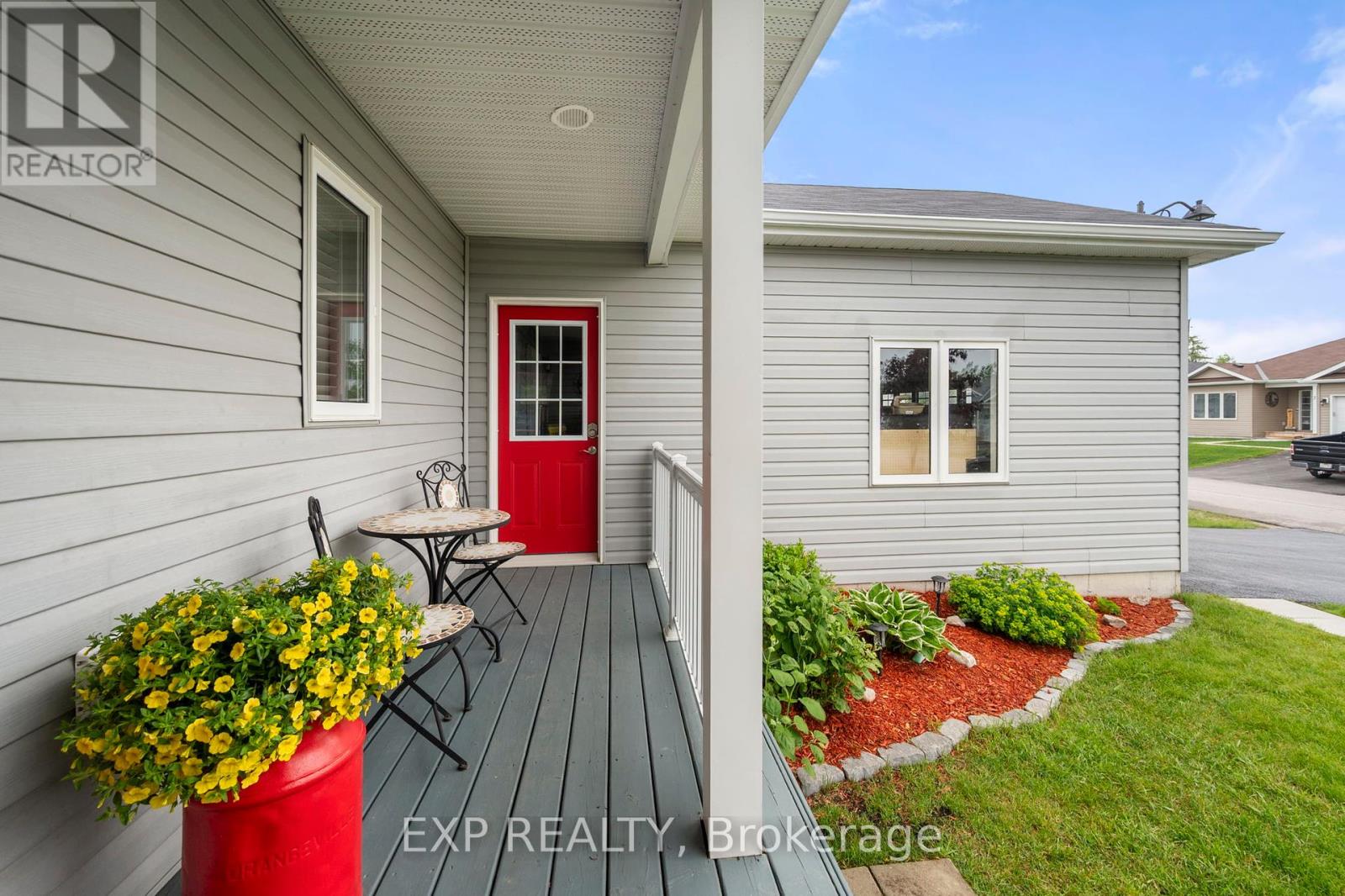 10 Sinclair Crescent, Ramara (Atherley), Ontario  L3V 8K1 - Photo 5 - S12211950