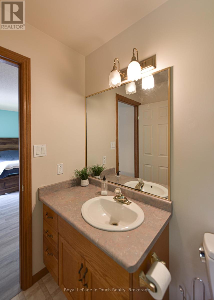 5 Earls Court, Severn, Ontario  L0K 1E0 - Photo 32 - S12212149