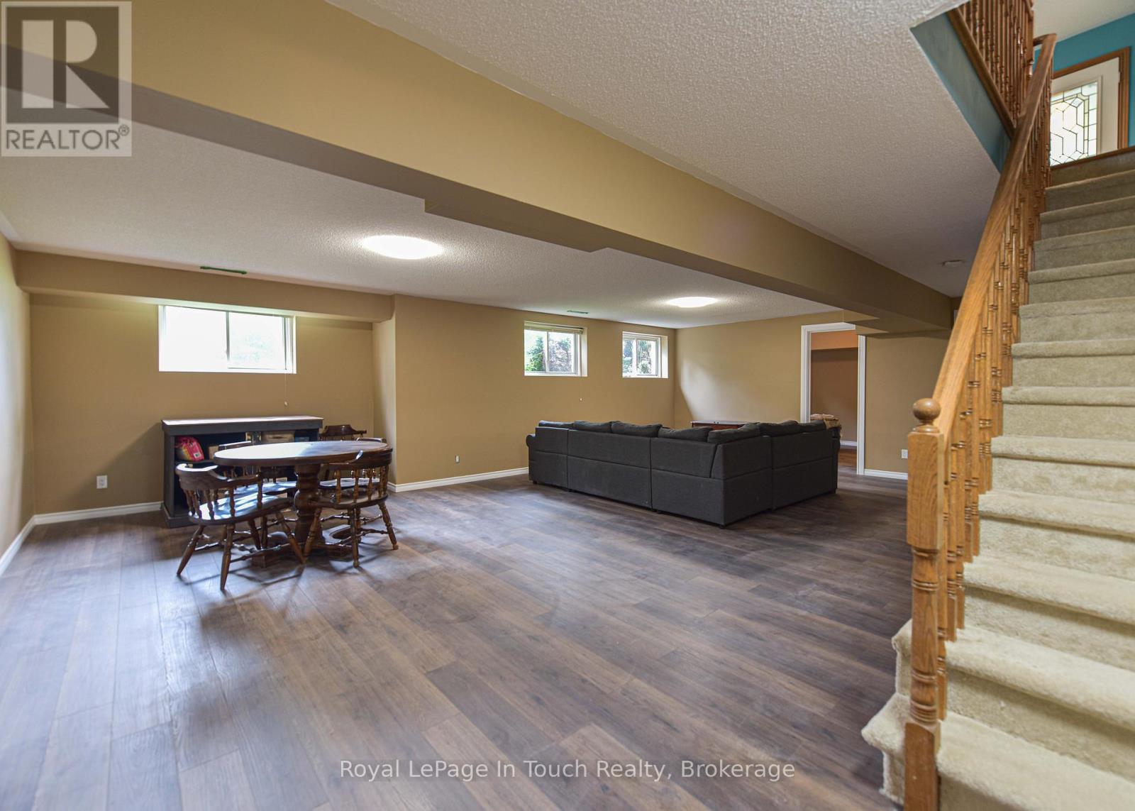 5 Earls Court, Severn, Ontario  L0K 1E0 - Photo 33 - S12212149