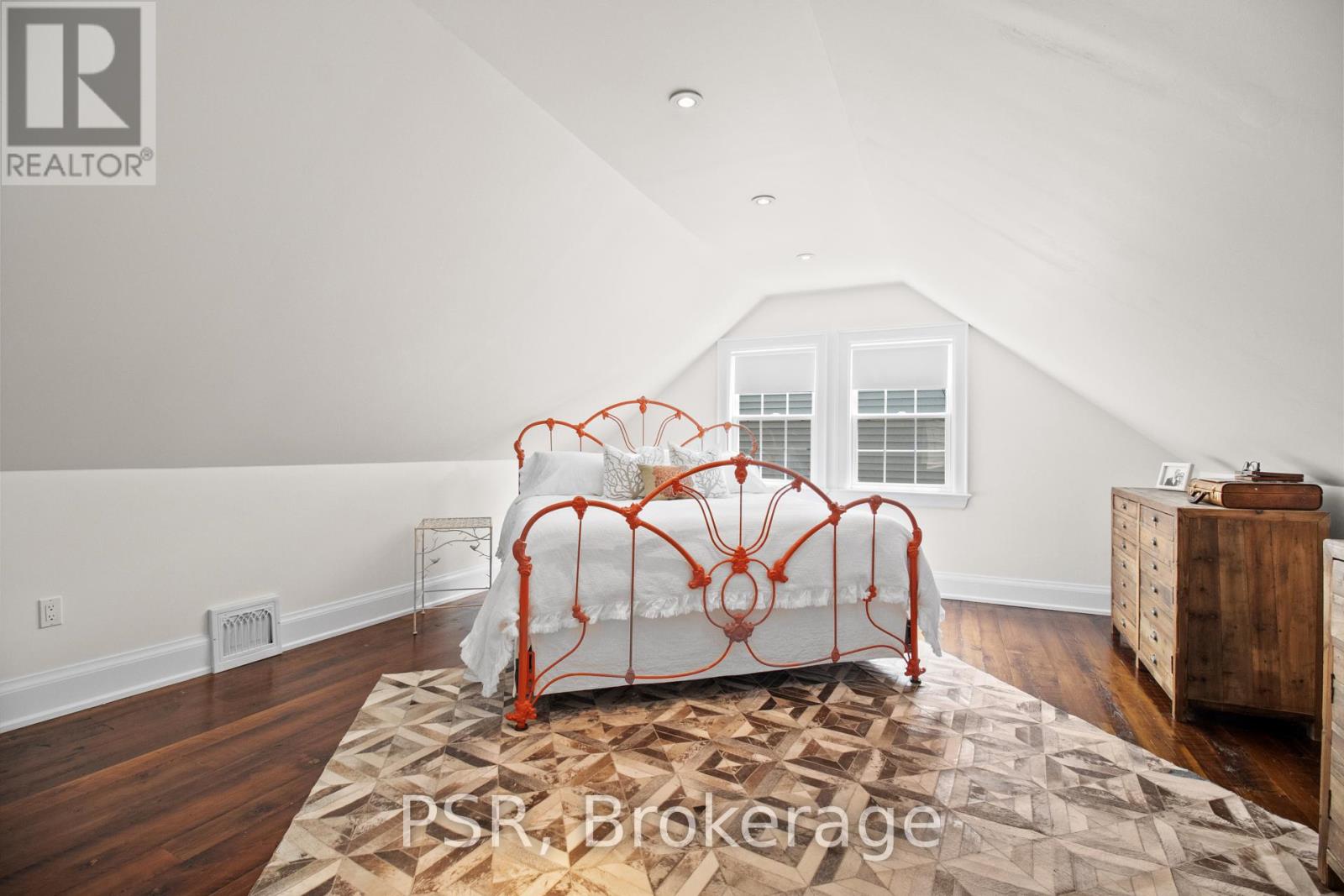 893 Forest Glen Avenue, Burlington, Ontario  L7T 2L1 - Photo 17 - W12212173