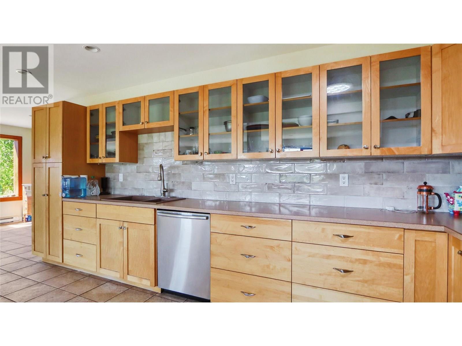 4690 Hwy 3, Rock Creek, British Columbia  V0H 1Y0 - Photo 26 - 10351631