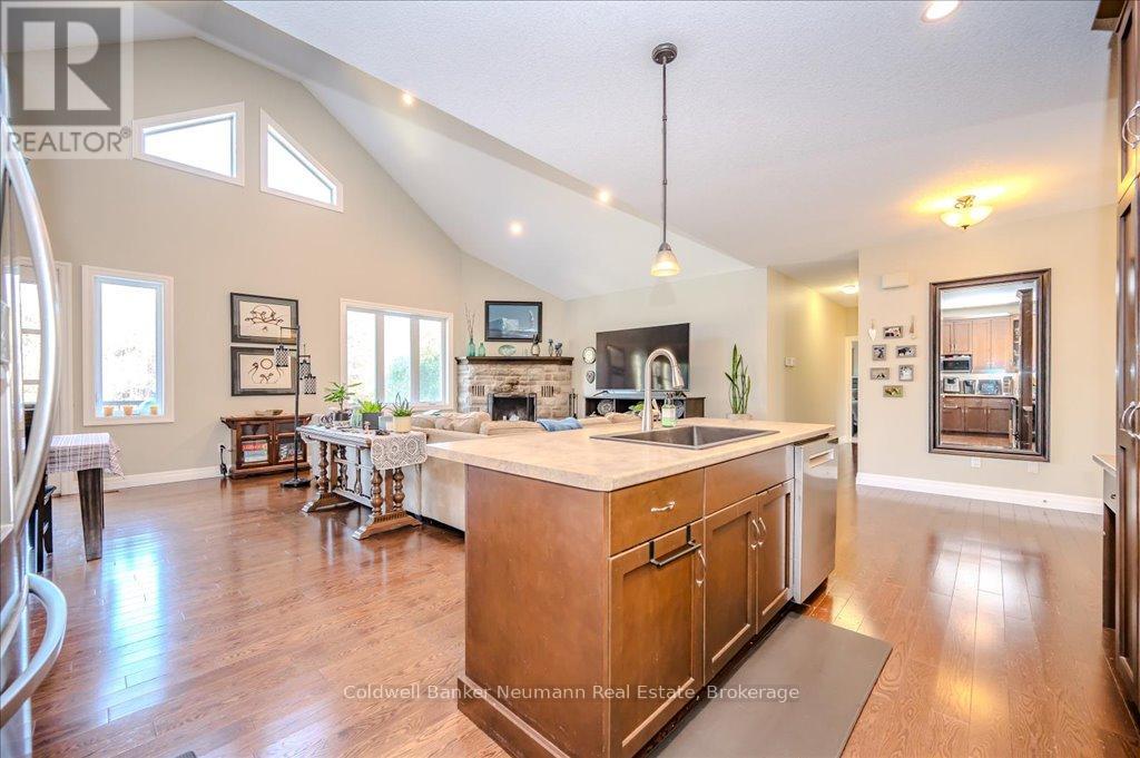 6592 Forestell Road, Puslinch, Ontario  N1H 6J3 - Photo 12 - X12211994