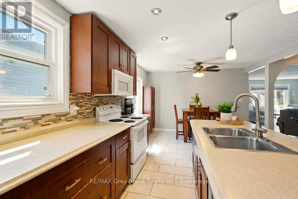 1789 6th Avenue E, Owen Sound, Ontario  N4K 2V9 - Photo 25 - X12212128
