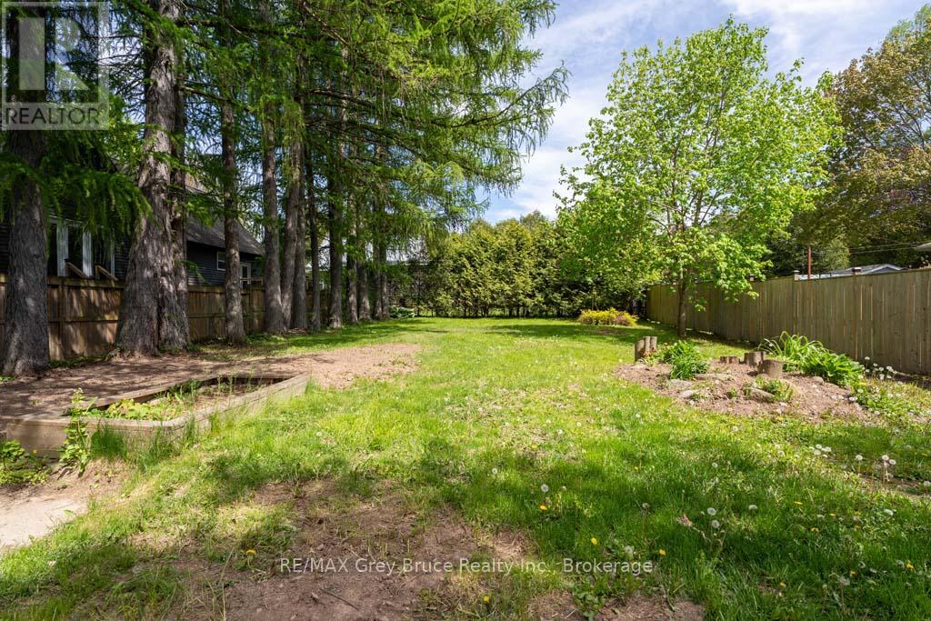 1789 6th Avenue E, Owen Sound, Ontario  N4K 2V9 - Photo 3 - X12212128