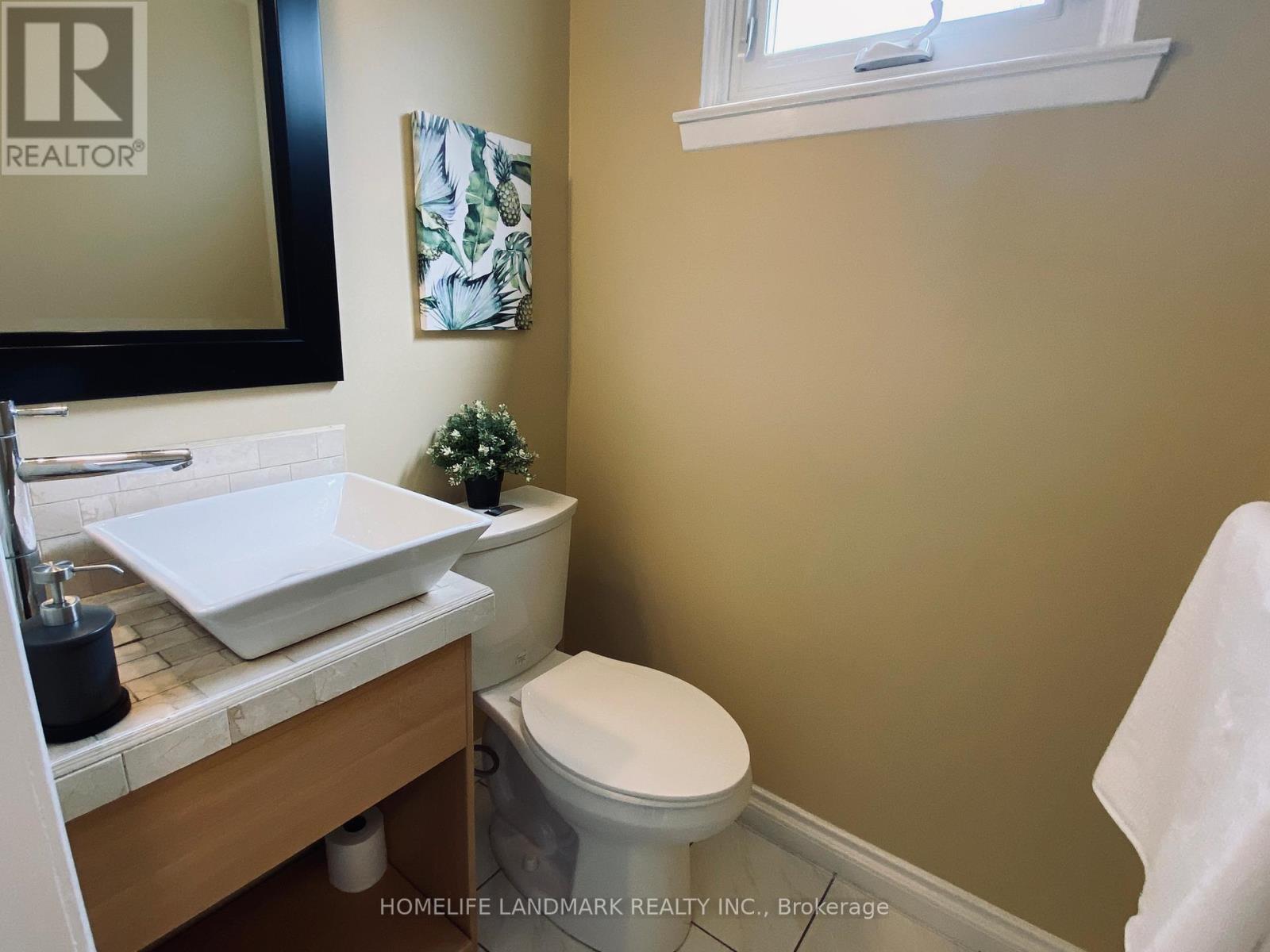 184 Mccraney Street W, Oakville (Cp College Park), Ontario  L6H 1H7 - Photo 8 - W12211515