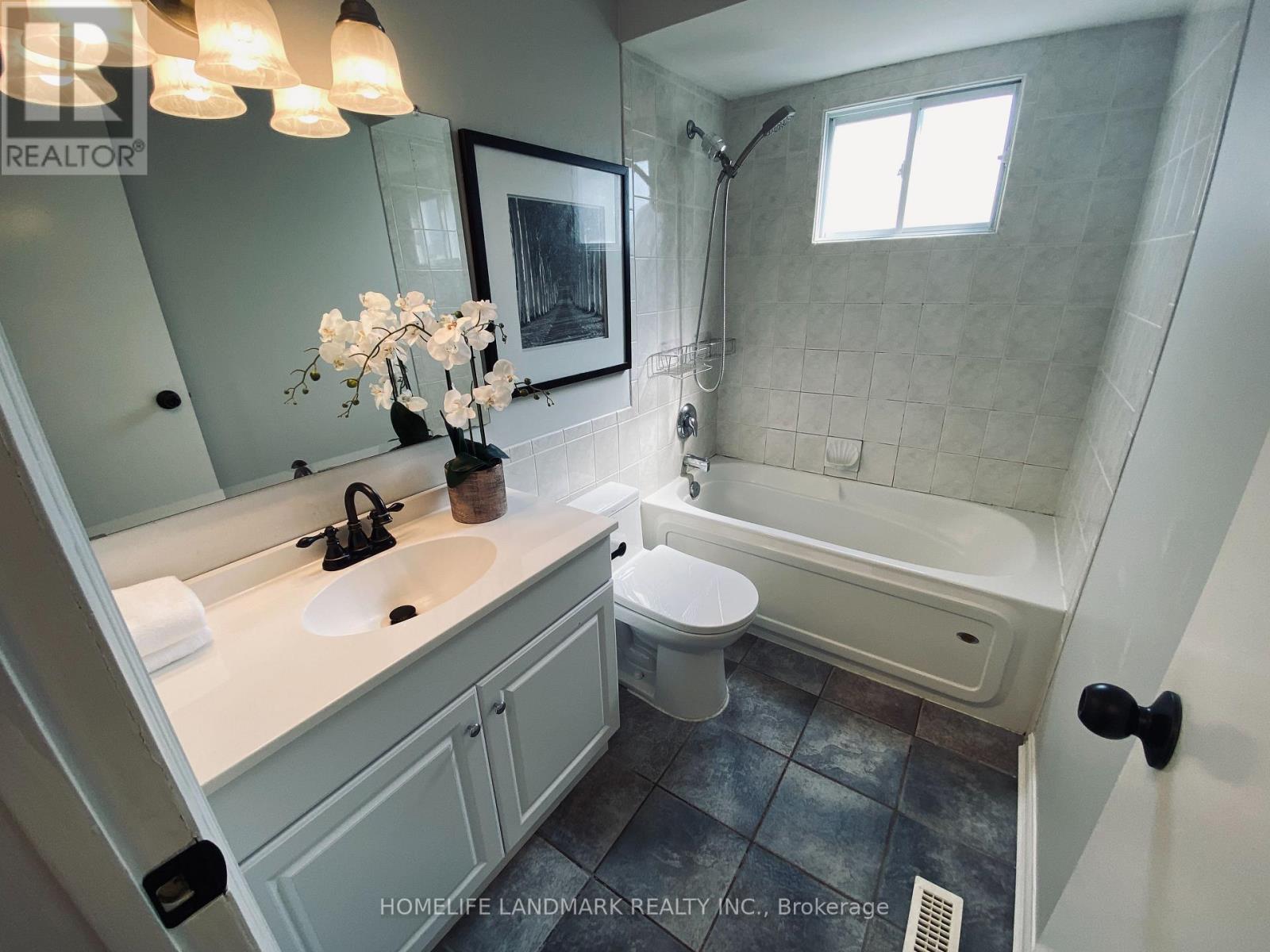 184 Mccraney Street W, Oakville (Cp College Park), Ontario  L6H 1H7 - Photo 17 - W12211515