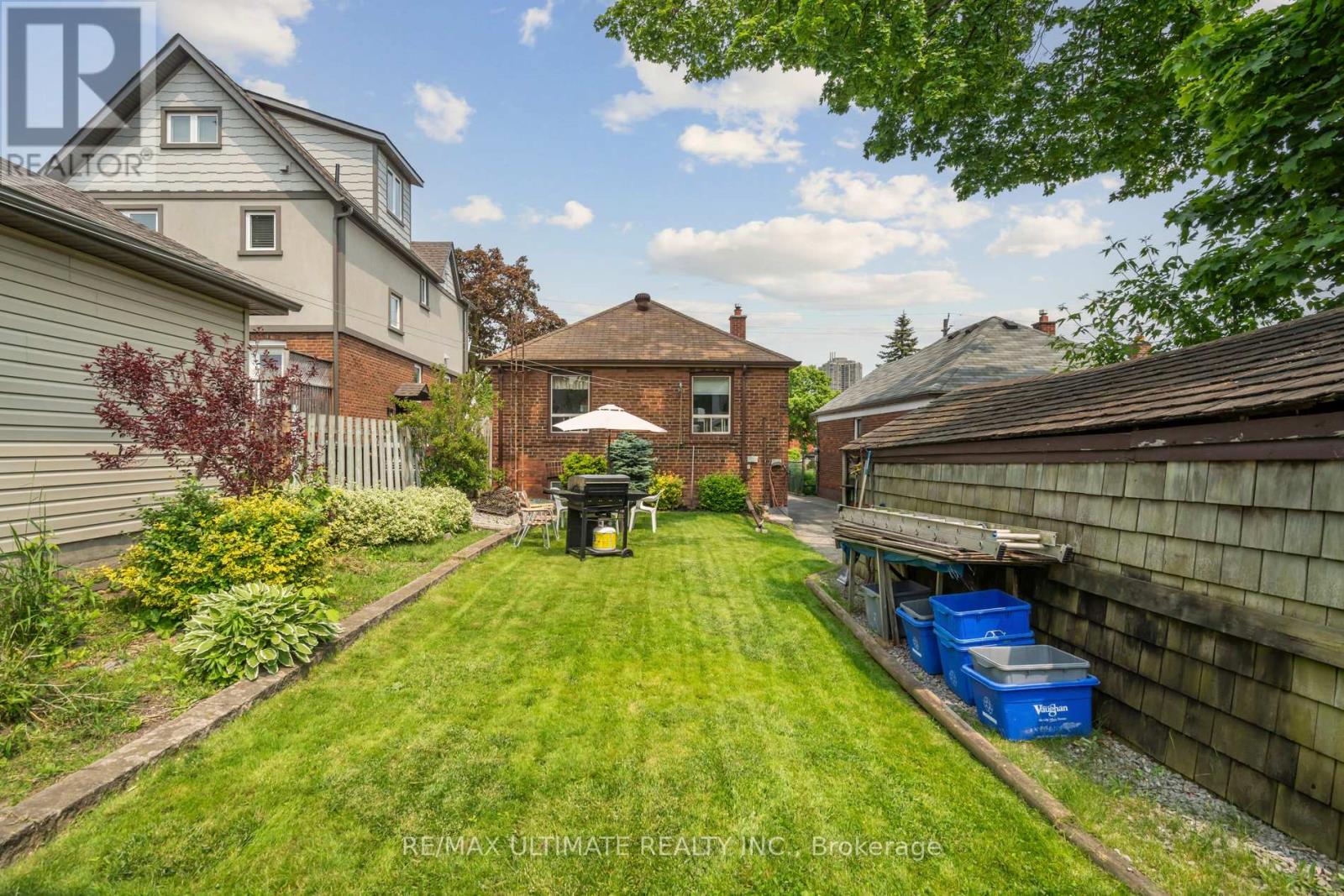 22 Stephen Drive, Toronto (Stonegate-Queensway), Ontario  M8Y 3M6 - Photo 16 - W12211888