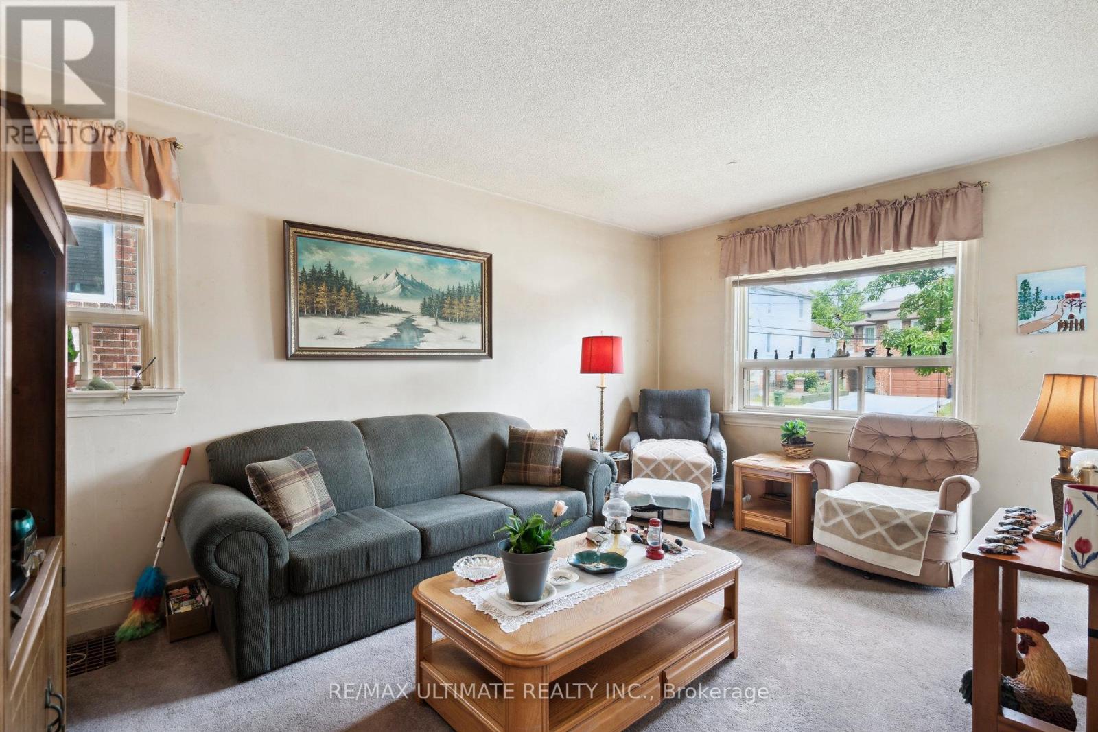 22 Stephen Drive, Toronto (Stonegate-Queensway), Ontario  M8Y 3M6 - Photo 3 - W12211888