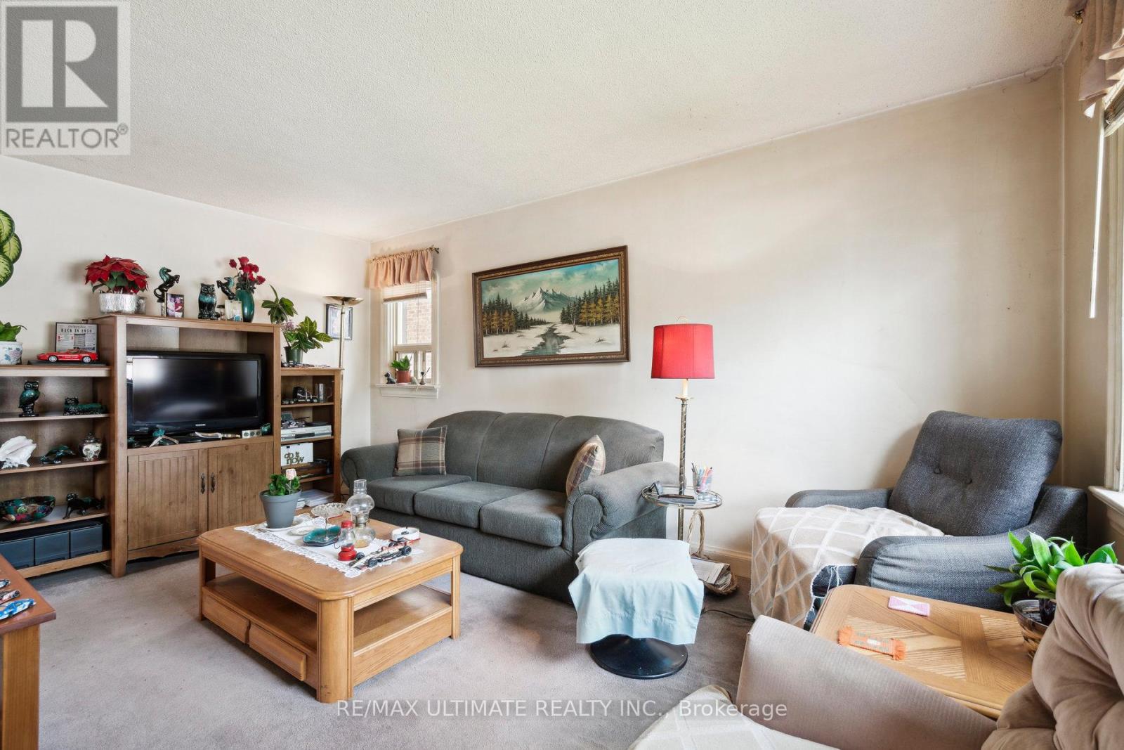 22 Stephen Drive, Toronto (Stonegate-Queensway), Ontario  M8Y 3M6 - Photo 4 - W12211888