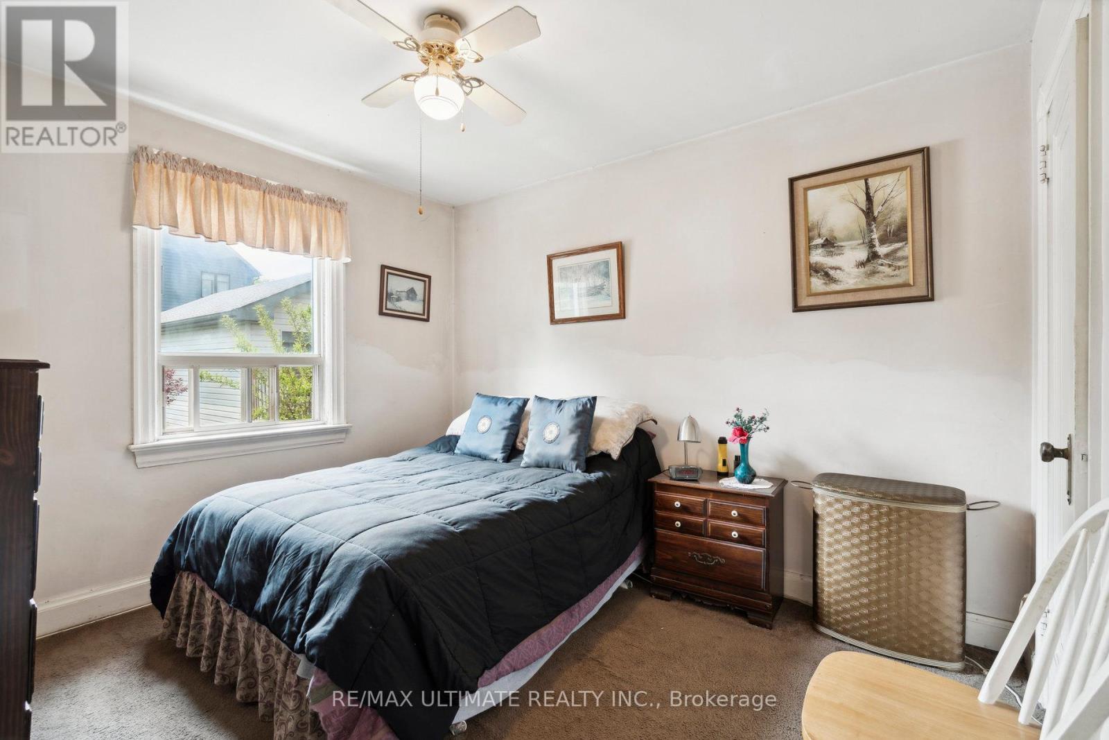 22 Stephen Drive, Toronto (Stonegate-Queensway), Ontario  M8Y 3M6 - Photo 7 - W12211888