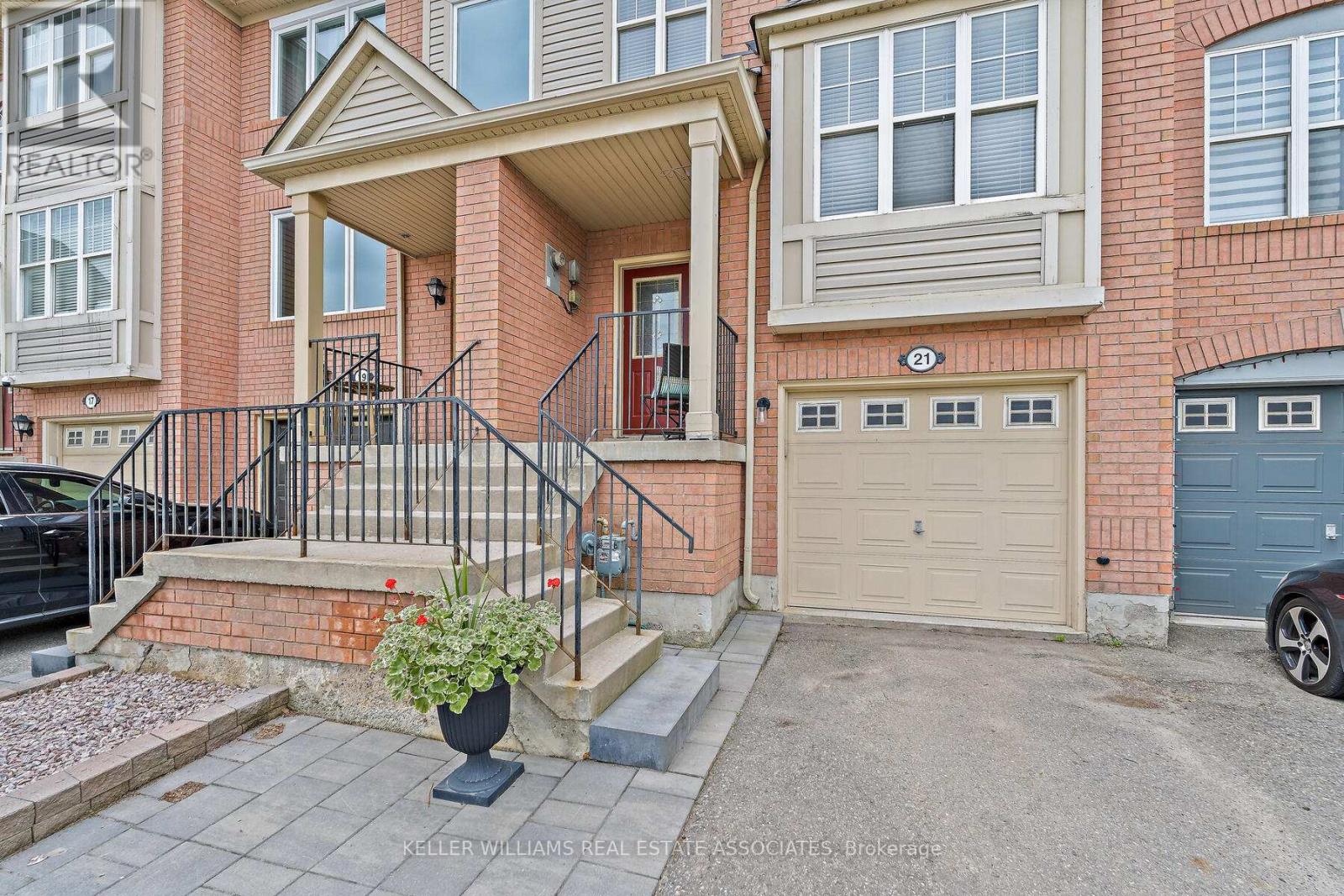 21 Seed House Lane, Halton Hills (Georgetown), Ontario  L7G 6K2 - Photo 2 - W12211913
