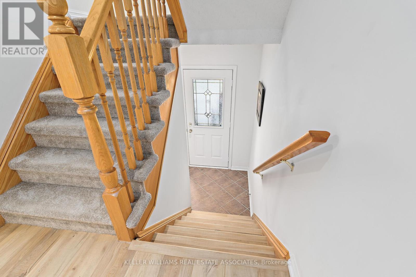 21 Seed House Lane, Halton Hills (Georgetown), Ontario  L7G 6K2 - Photo 5 - W12211913