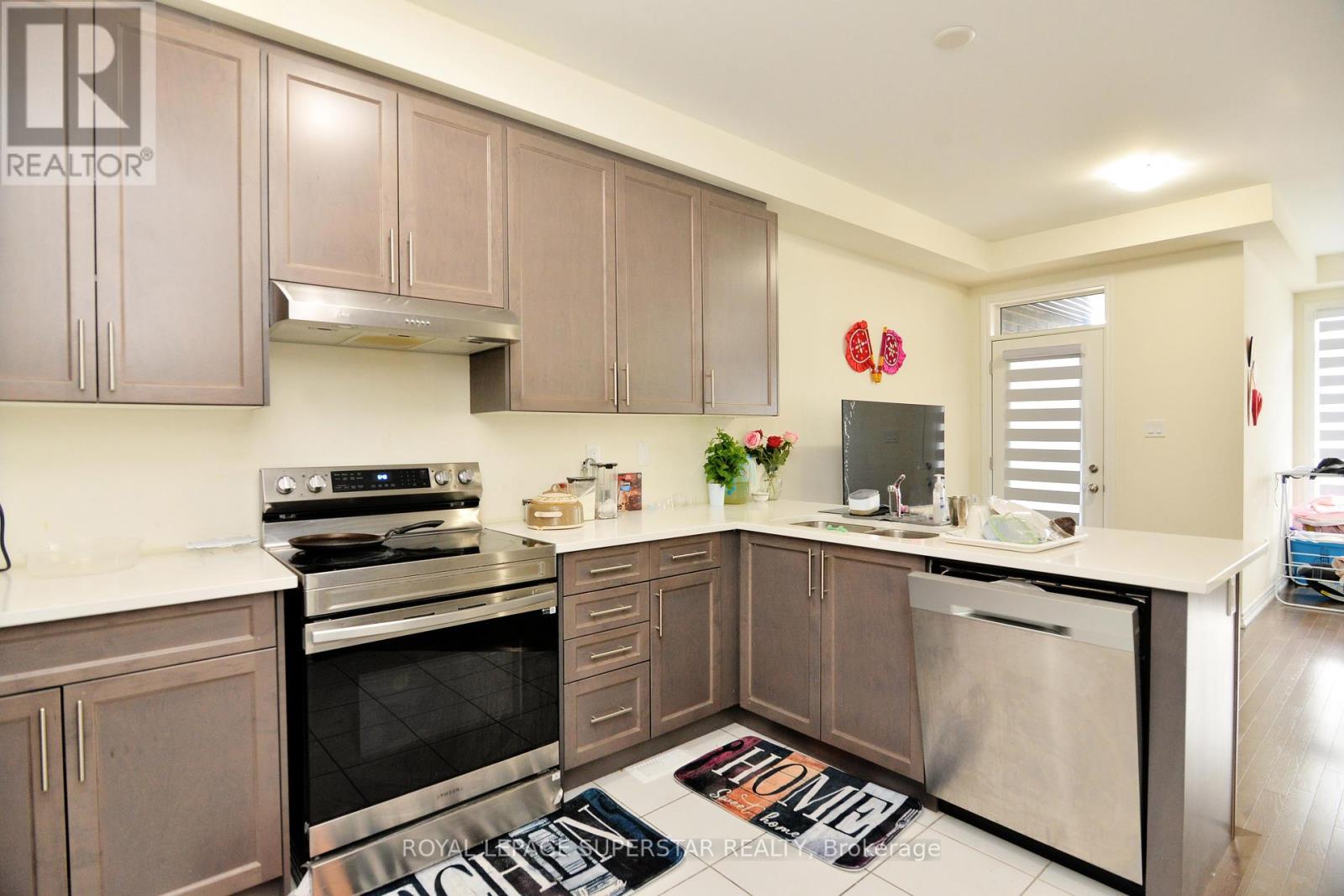 94 Donald Ficht Crescent, Brampton (Northwest Brampton), Ontario  L7A 5H8 - Photo 28 - W12211926