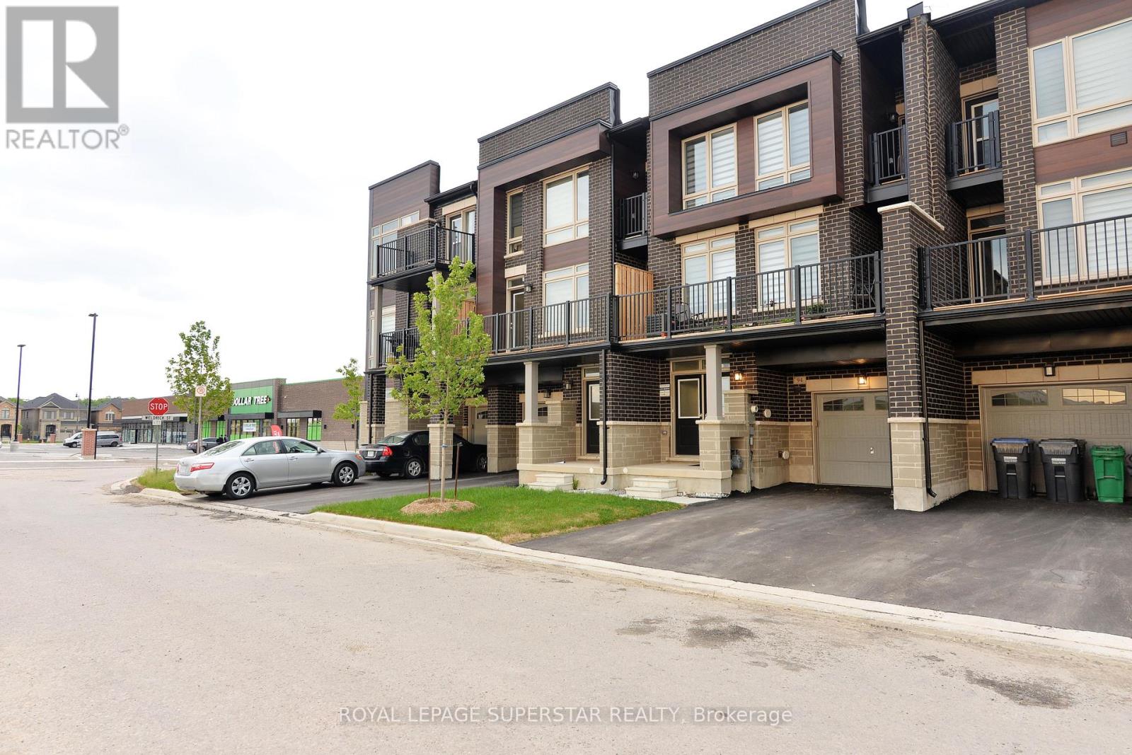 94 Donald Ficht Crescent, Brampton (Northwest Brampton), Ontario  L7A 5H8 - Photo 3 - W12211926