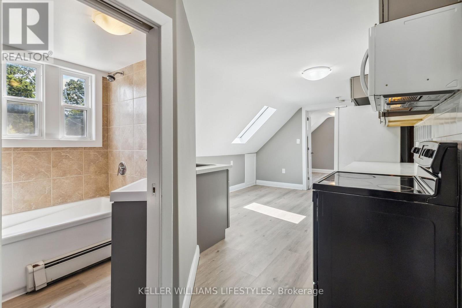 Upper - 88 Britannia Avenue, London North, Ontario  N6H 2J2 - Photo 11 - X12149796