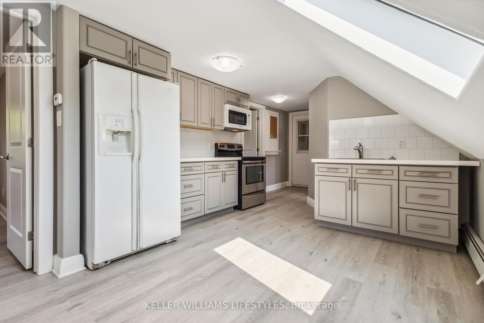 Upper - 88 Britannia Avenue, London North, Ontario  N6H 2J2 - Photo 6 - X12149796