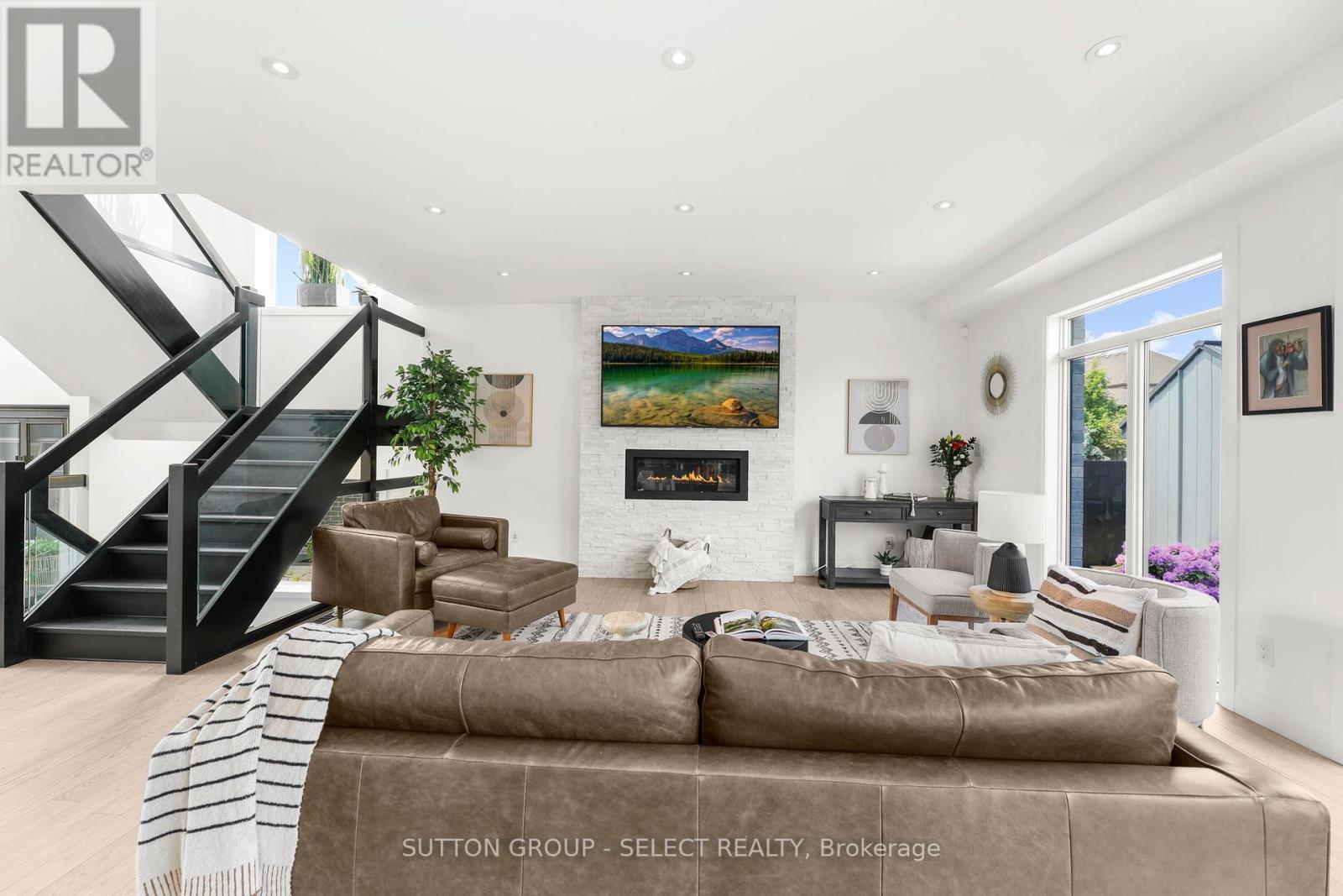 710 Hickoryridge Common, London North, Ontario  N6G 0M8 - Photo 8 - X12210462