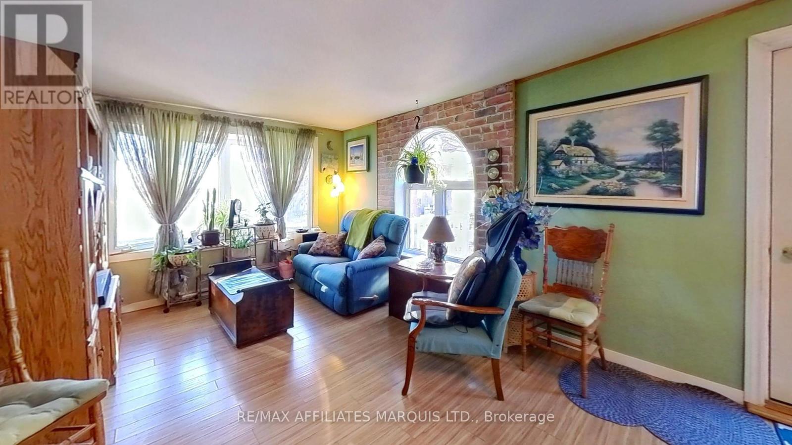 20977 Lochiel Road, North Glengarry, Ontario  K0C 1A0 - Photo 5 - X12052613