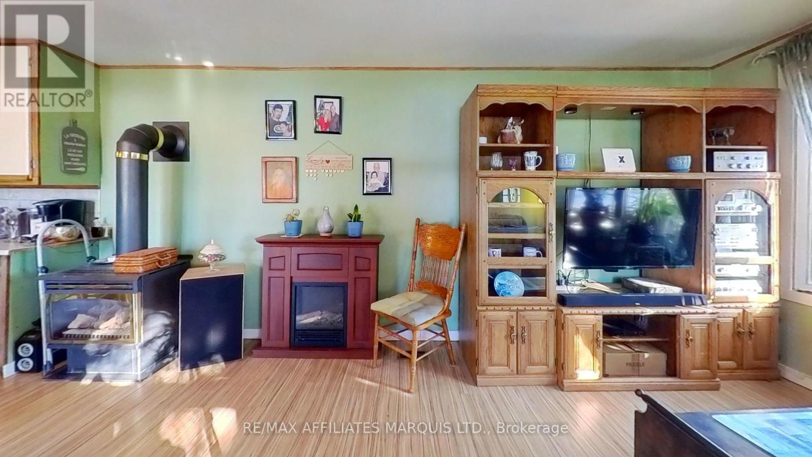 20977 Lochiel Road, North Glengarry, Ontario  K0C 1A0 - Photo 6 - X12052613