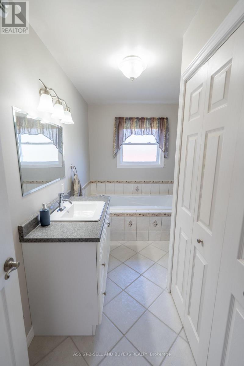 18267 Samuel Drive S, South Glengarry, Ontario  K6H 7J1 - Photo 10 - X12186255