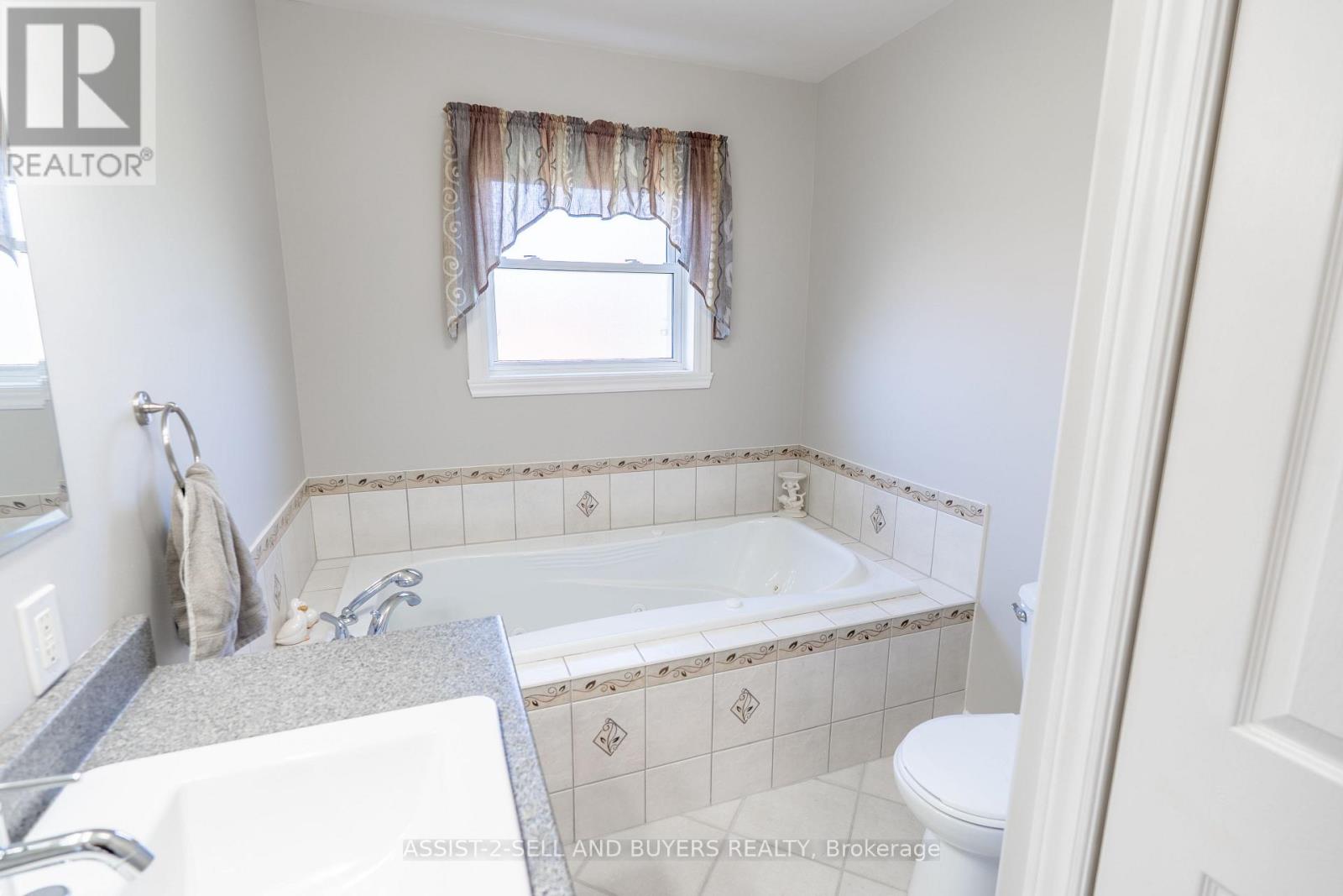 18267 Samuel Drive S, South Glengarry, Ontario  K6H 7J1 - Photo 11 - X12186255