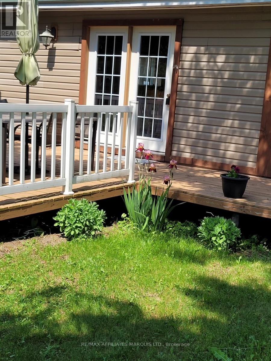 20977 Lochiel Road, North Glengarry, Ontario  K0C 1A0 - Photo 2 - X12052613