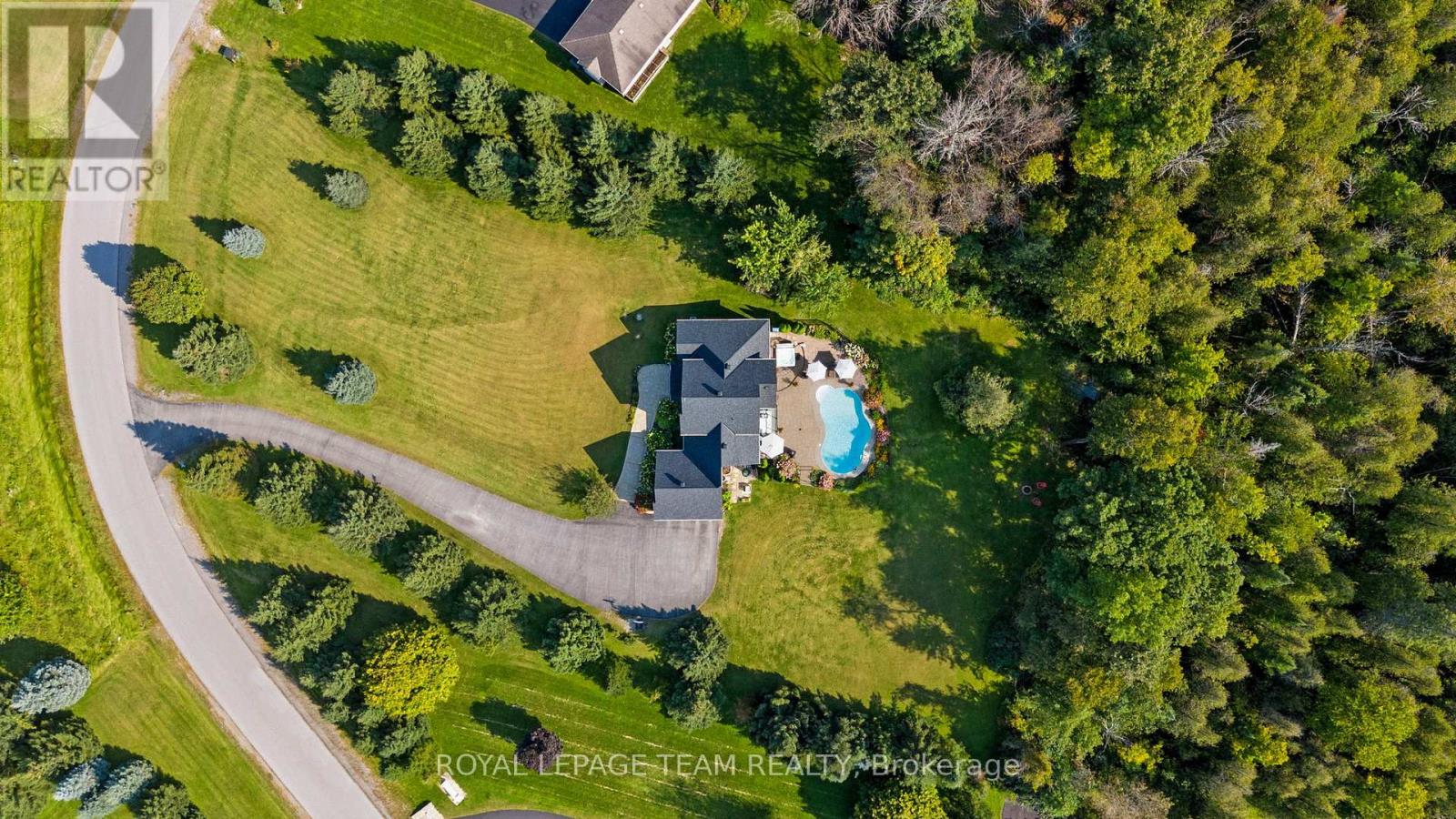 112 Lady Lochead Lane, Ottawa, Ontario  K0A 1L0 - Photo 2 - X12140807