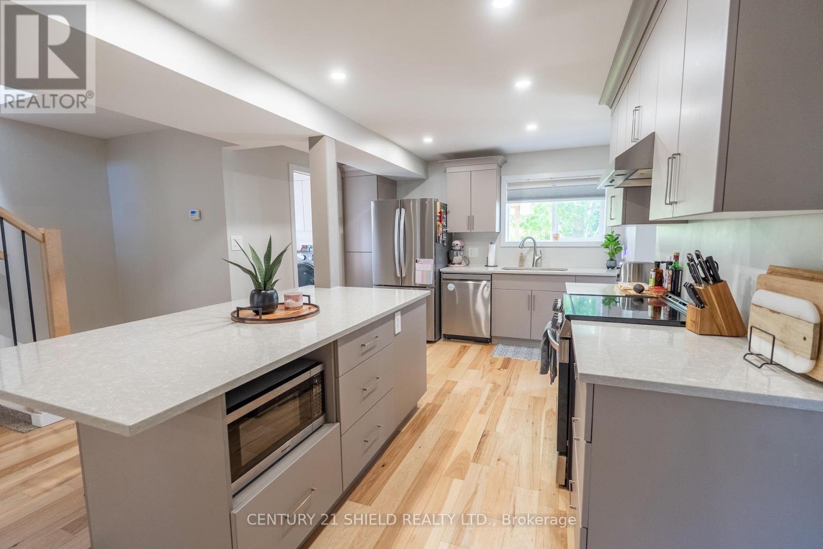 907 2nd Street W, Cornwall, Ontario  K6J 1H8 - Photo 15 - X12207641