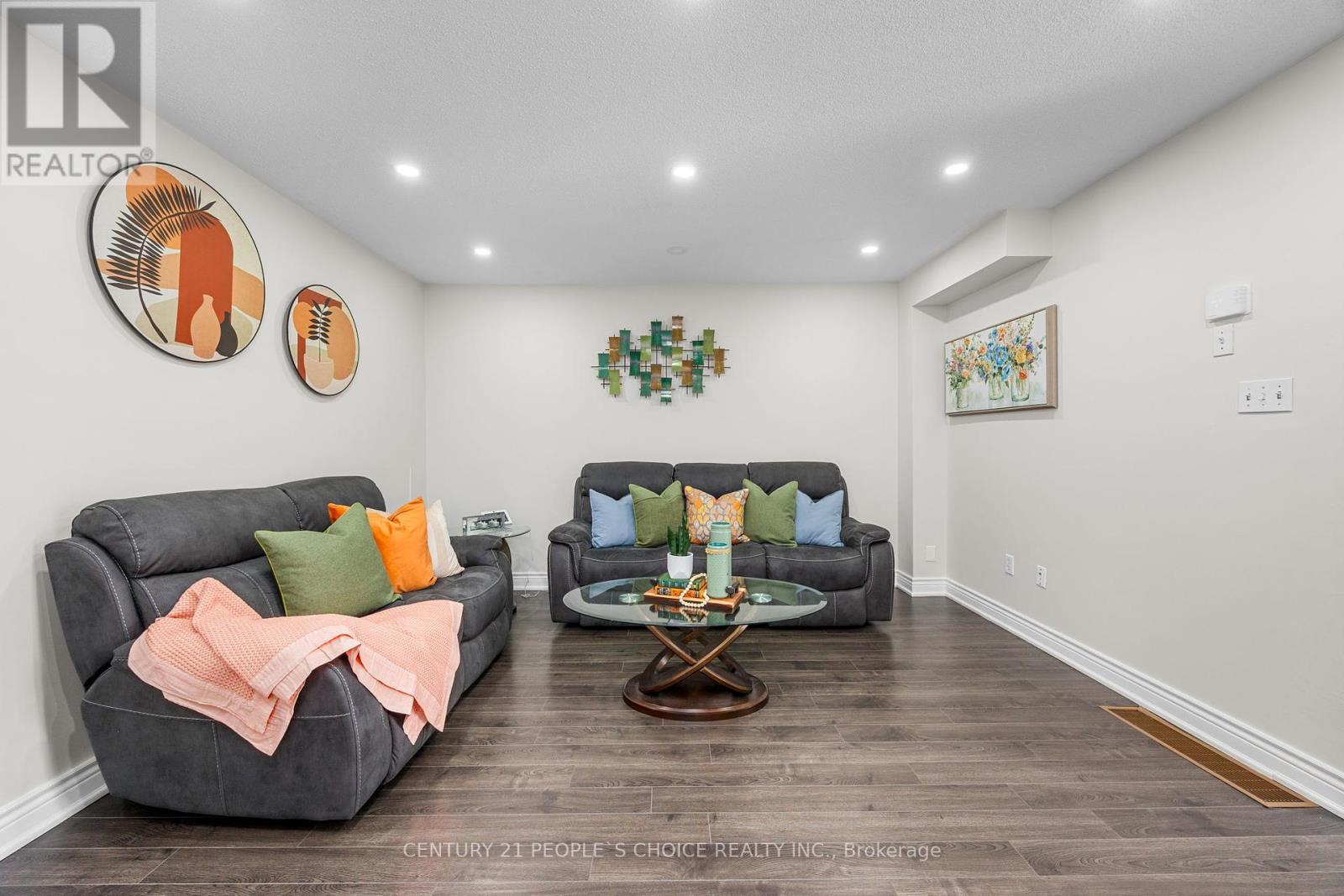 13 Melissa Court, Brampton, Ontario  L6X 4X1 - Photo 5 - W12211324