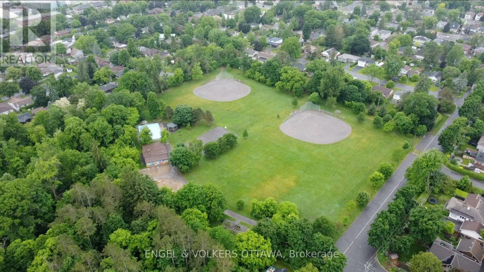 886 Ivanhoe Avenue, Ottawa, Ontario  K2B 5S5 - Photo 34 - X12211460