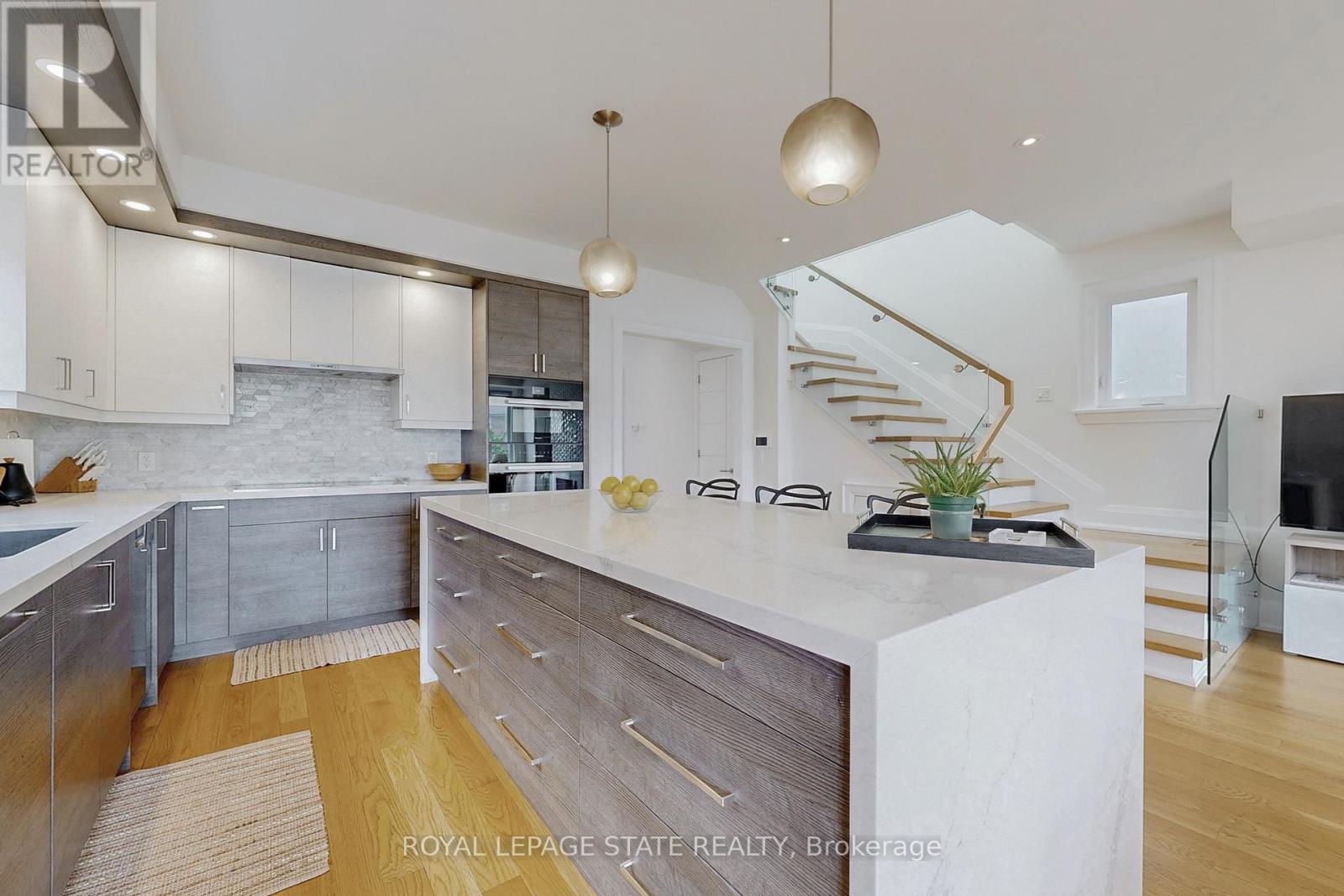 743 Glencairn Avenue, Toronto, Ontario  M6B 1Z9 - Photo 10 - C12212132