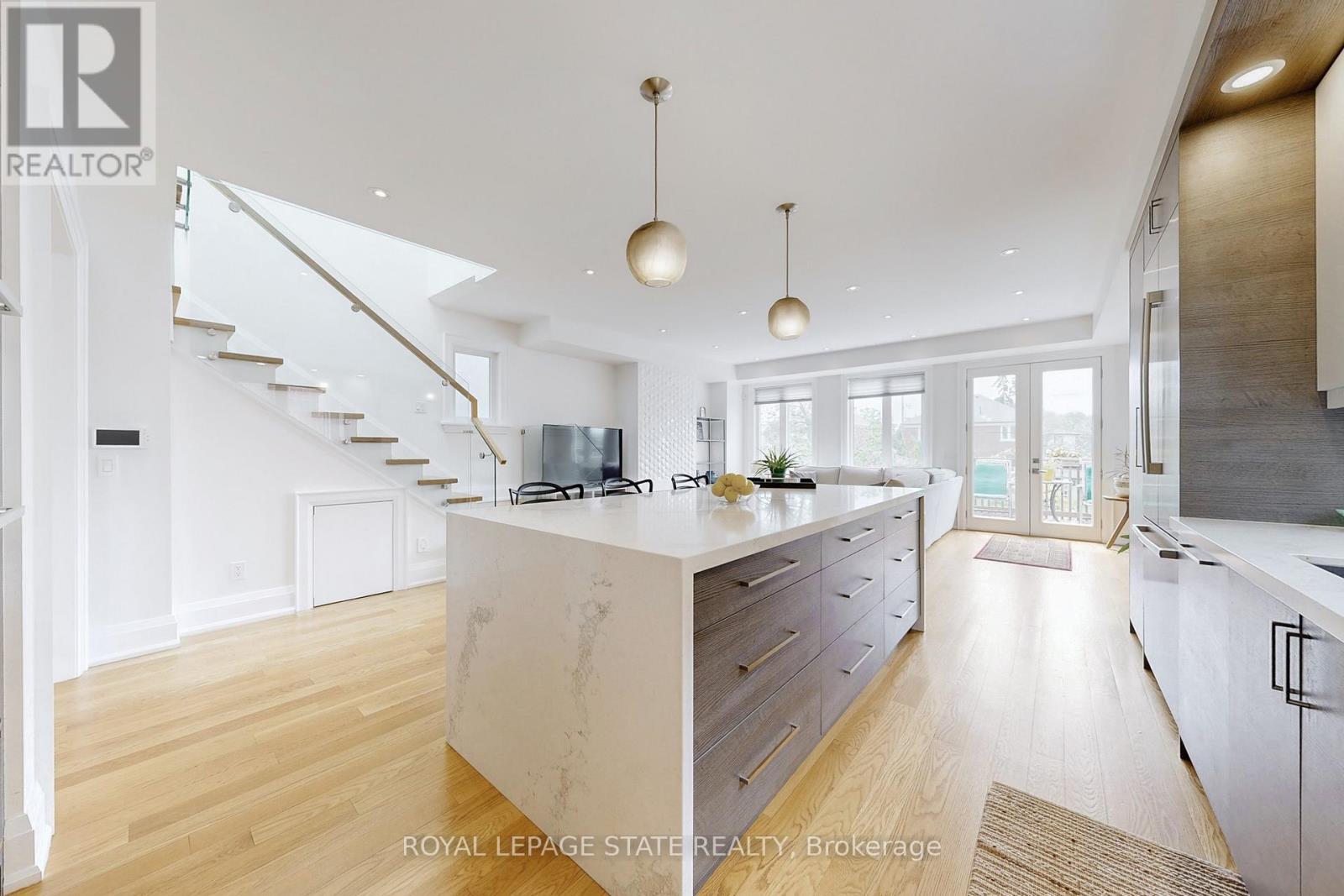 743 Glencairn Avenue, Toronto, Ontario  M6B 1Z9 - Photo 11 - C12212132