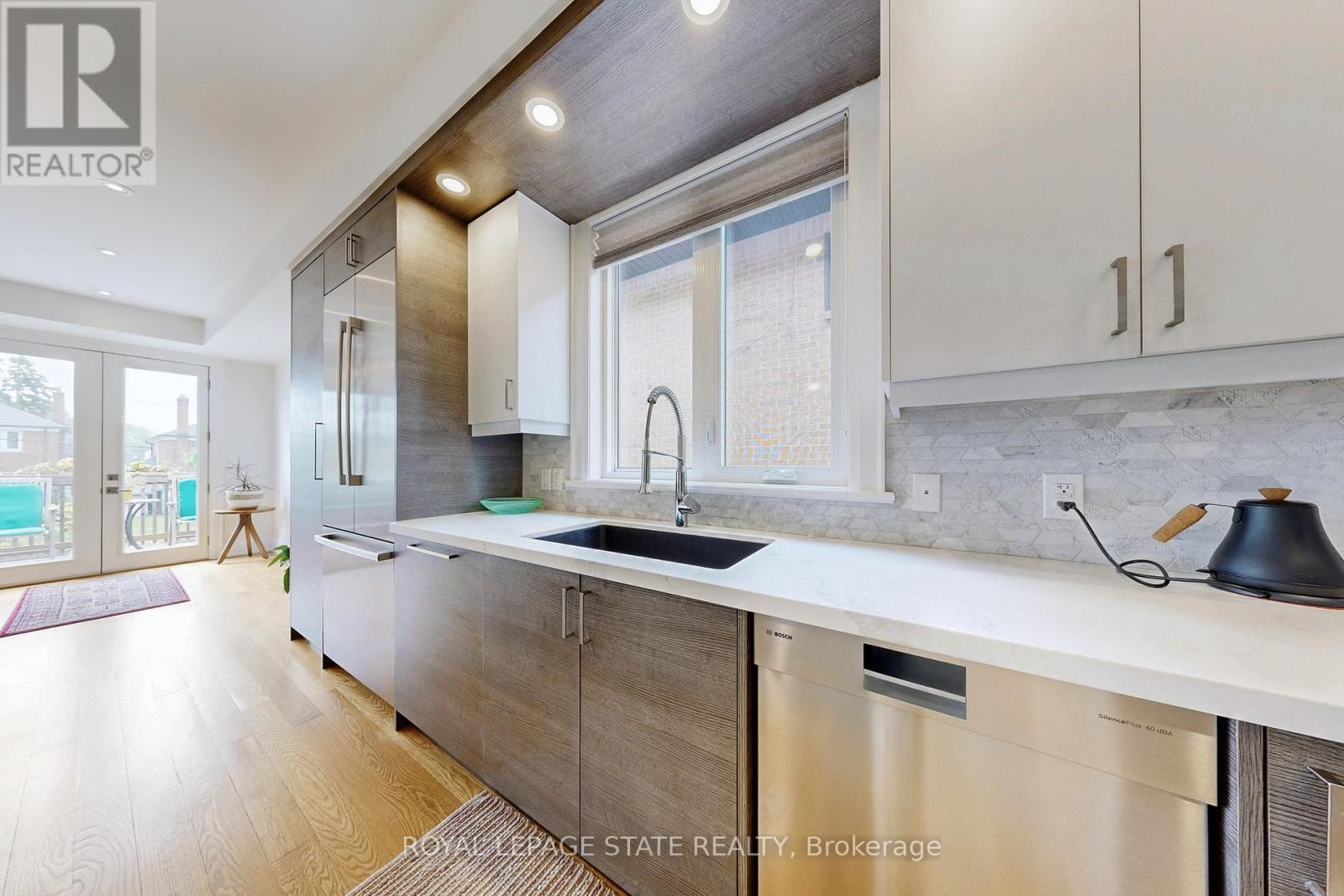 743 Glencairn Avenue, Toronto, Ontario  M6B 1Z9 - Photo 12 - C12212132
