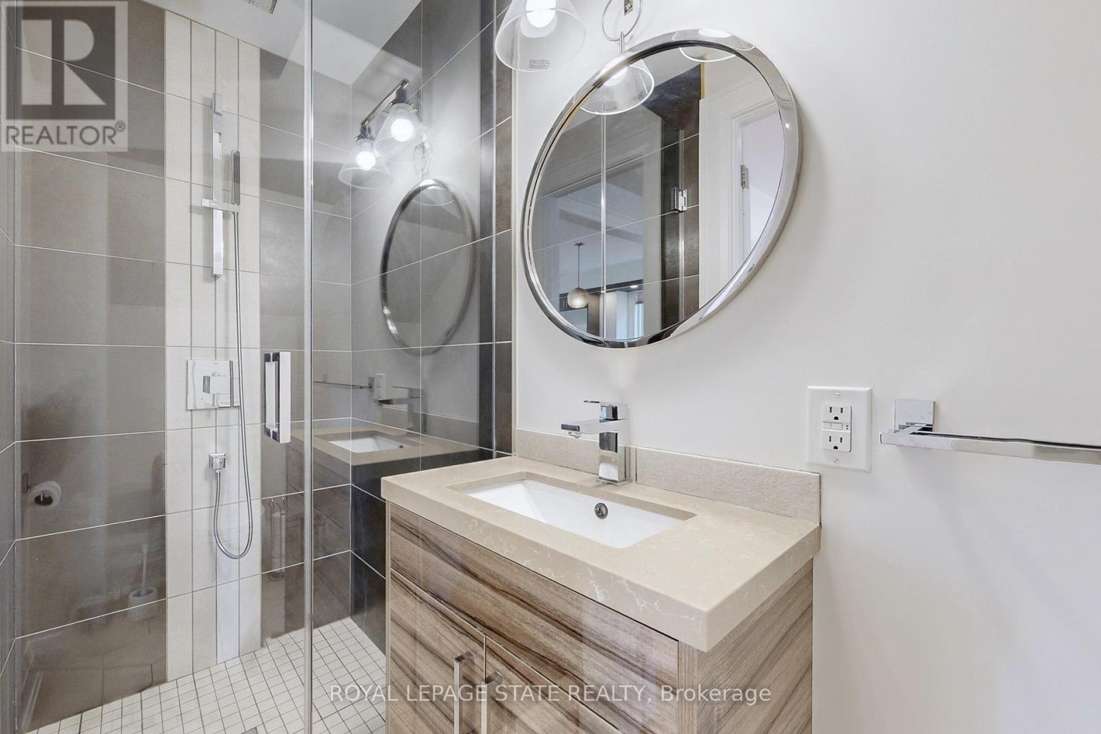 743 Glencairn Avenue, Toronto, Ontario  M6B 1Z9 - Photo 14 - C12212132