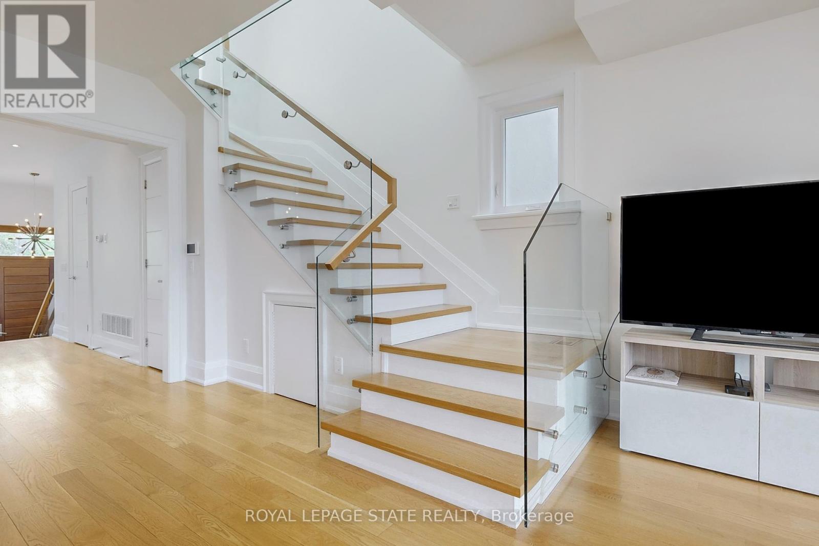 743 Glencairn Avenue, Toronto, Ontario  M6B 1Z9 - Photo 17 - C12212132