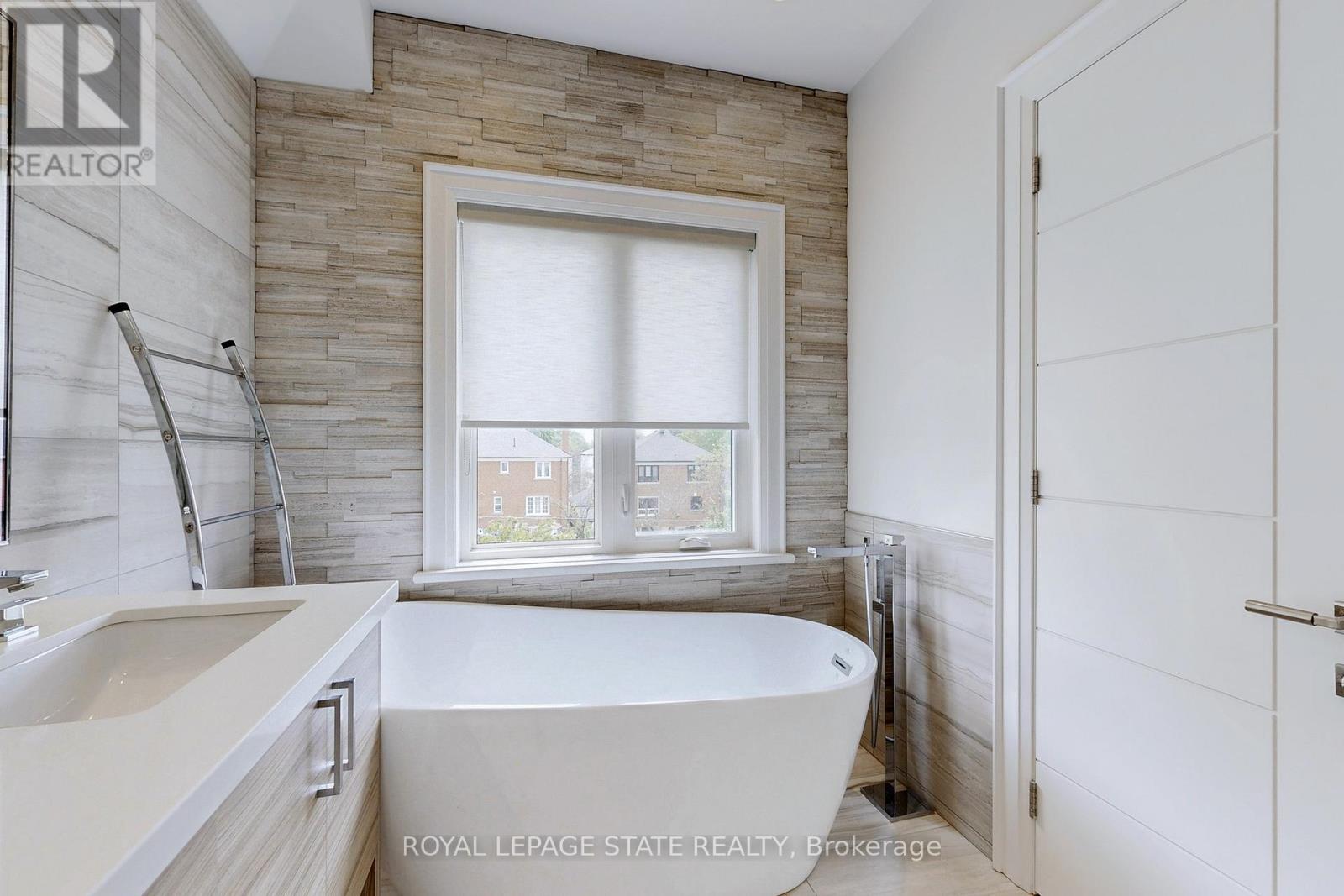 743 Glencairn Avenue, Toronto, Ontario  M6B 1Z9 - Photo 23 - C12212132