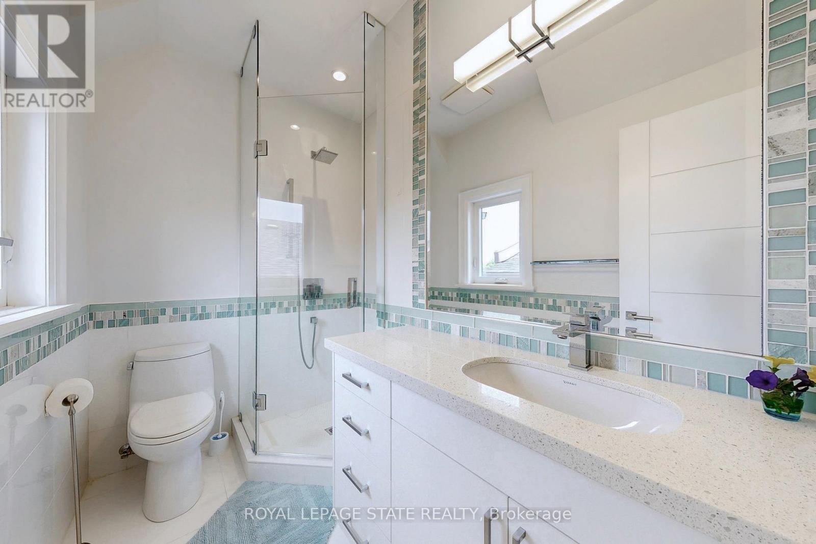 743 Glencairn Avenue, Toronto, Ontario  M6B 1Z9 - Photo 25 - C12212132