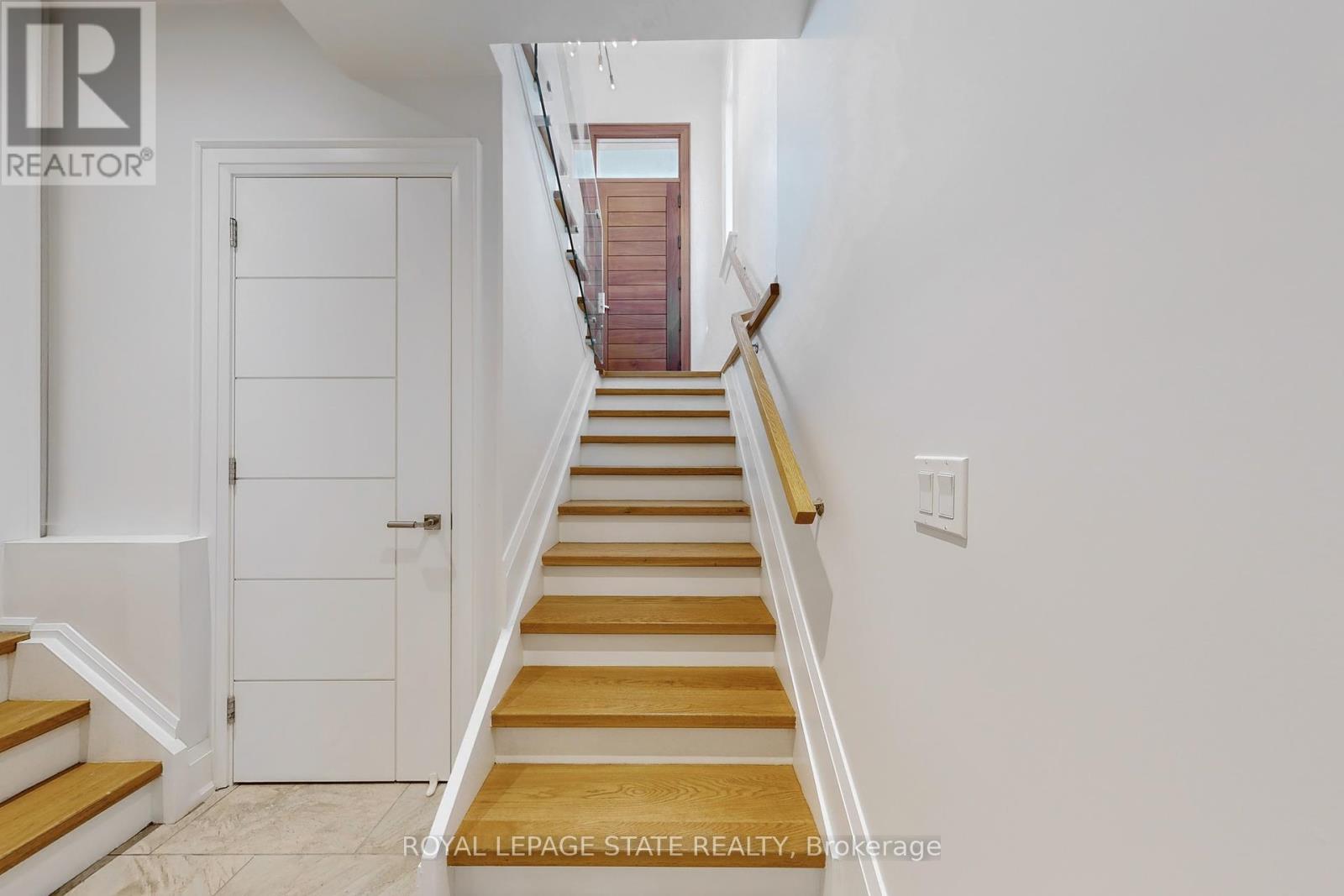 743 Glencairn Avenue, Toronto, Ontario  M6B 1Z9 - Photo 31 - C12212132
