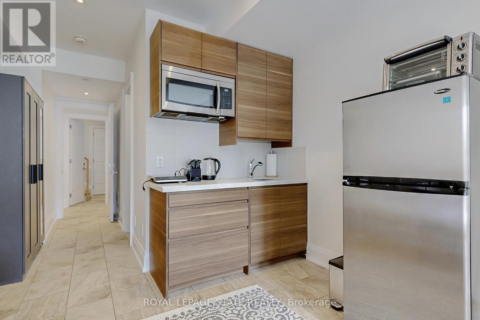 743 Glencairn Avenue, Toronto, Ontario  M6B 1Z9 - Photo 33 - C12212132