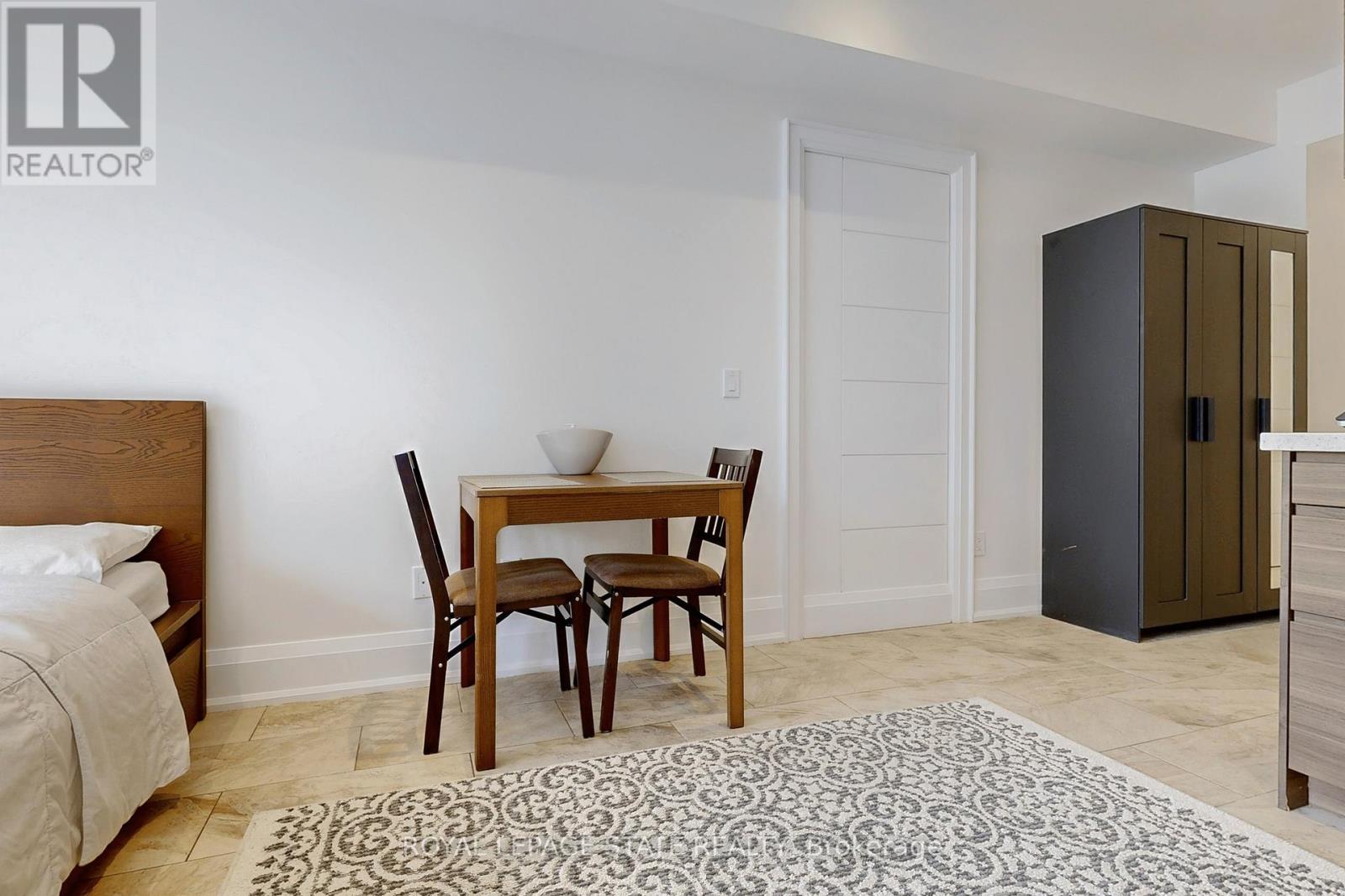 743 Glencairn Avenue, Toronto, Ontario  M6B 1Z9 - Photo 34 - C12212132
