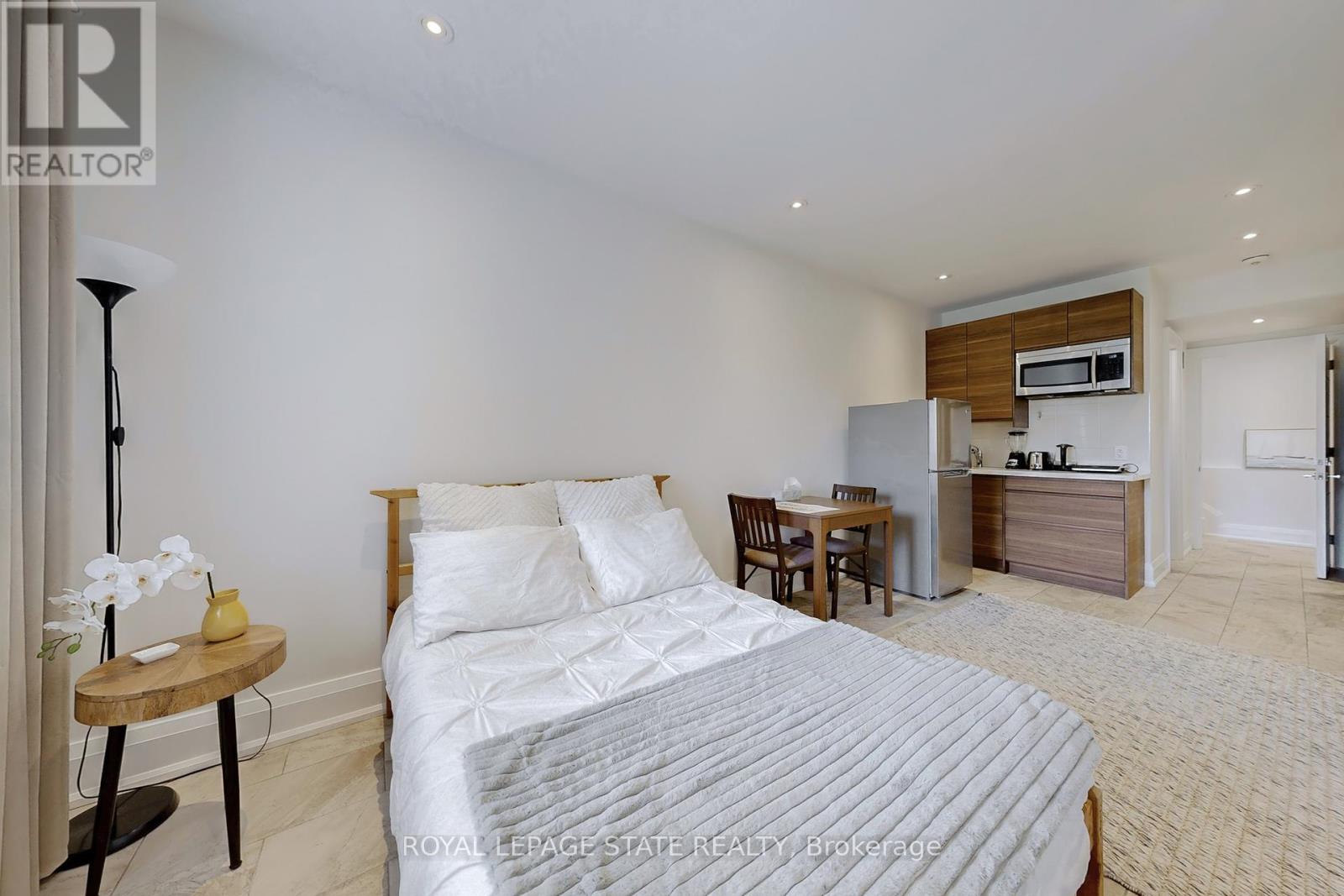 743 Glencairn Avenue, Toronto, Ontario  M6B 1Z9 - Photo 38 - C12212132