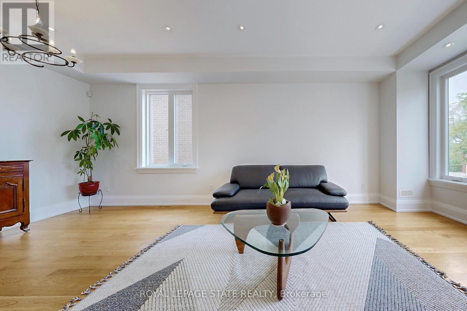 743 Glencairn Avenue, Toronto, Ontario  M6B 1Z9 - Photo 4 - C12212132