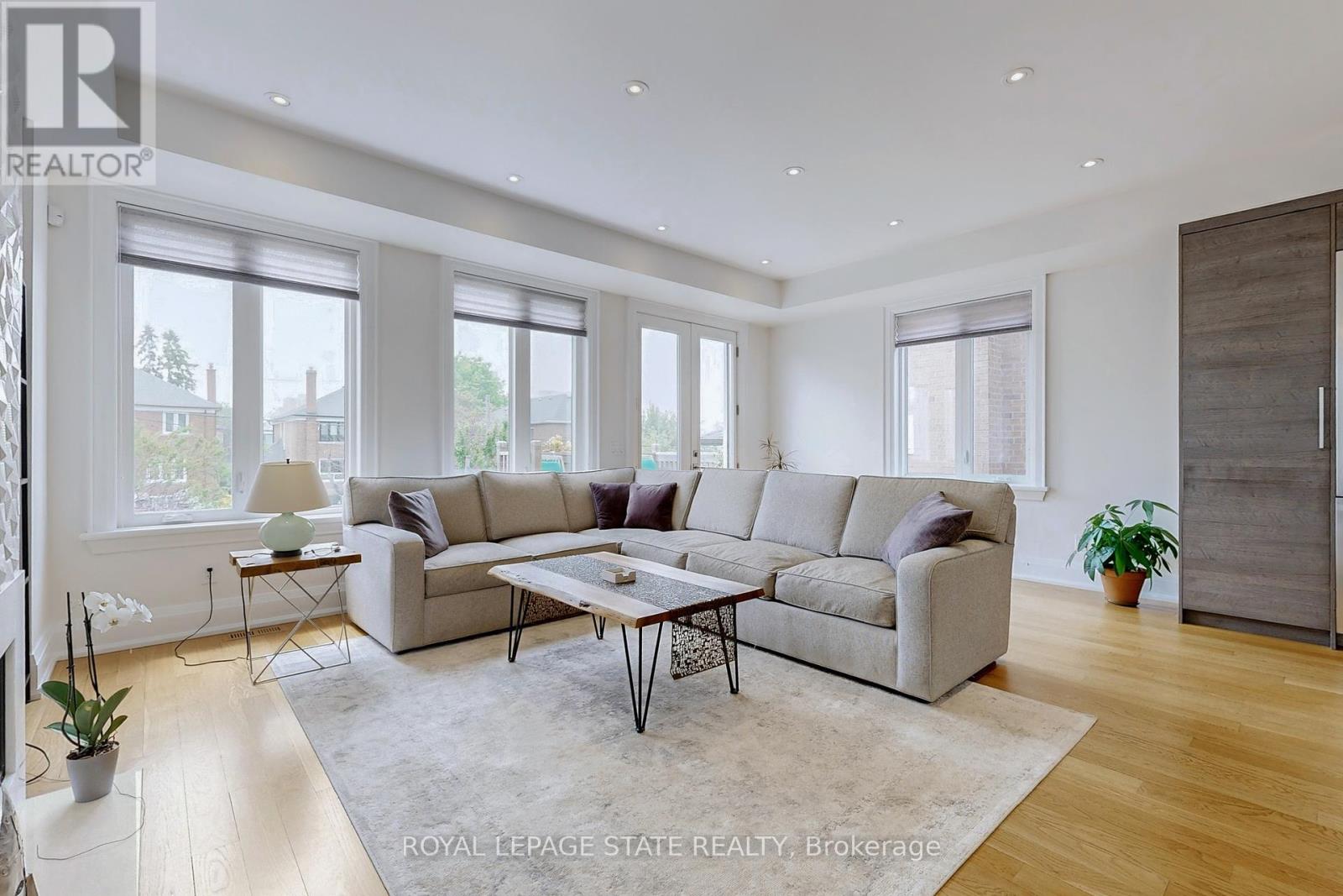 743 Glencairn Avenue, Toronto, Ontario  M6B 1Z9 - Photo 6 - C12212132