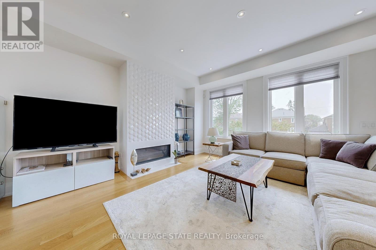743 Glencairn Avenue, Toronto, Ontario  M6B 1Z9 - Photo 7 - C12212132