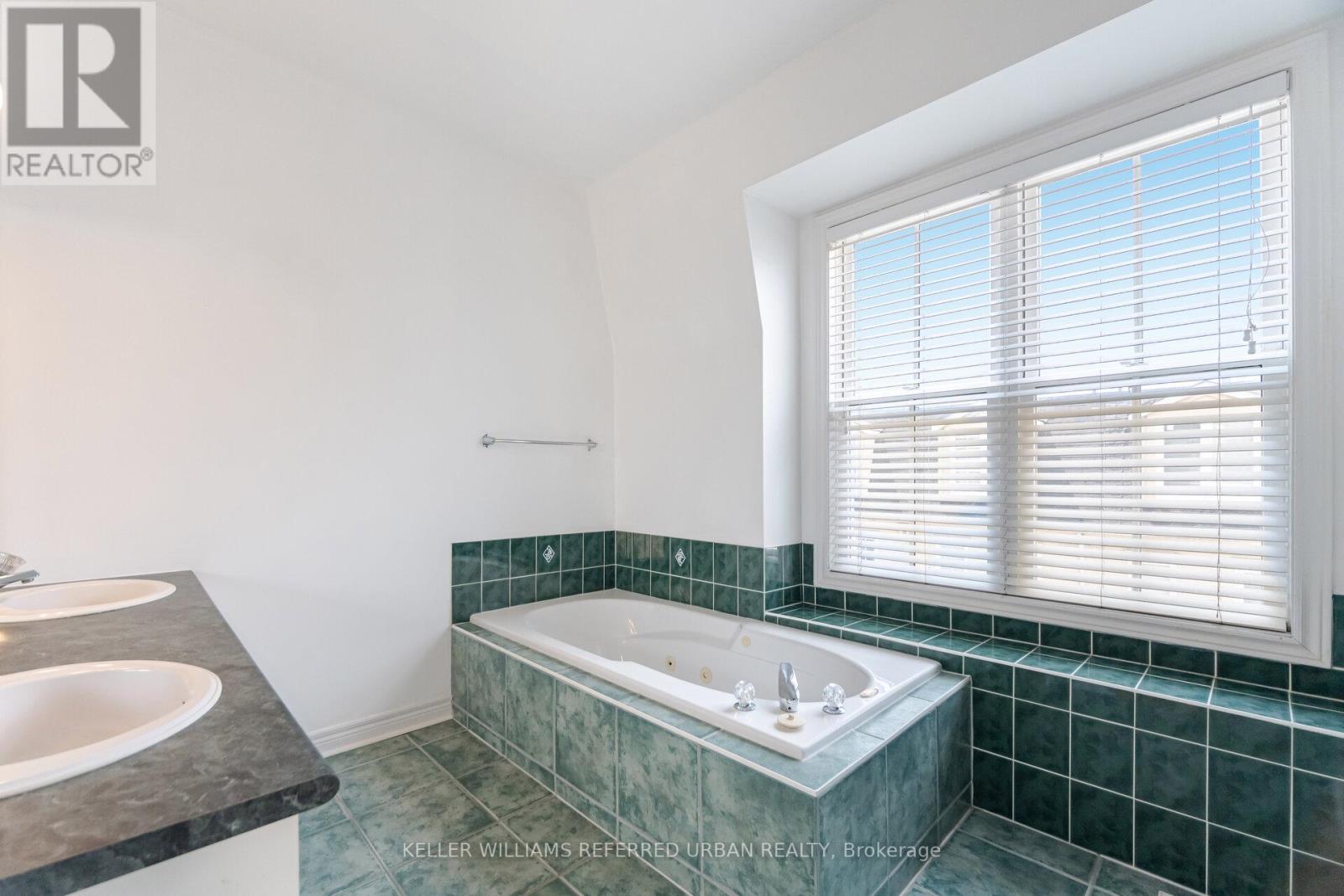 13 Joseph Salsberg Lane, Toronto (Niagara), Ontario  M6J 3W8 - Photo 17 - C12212176