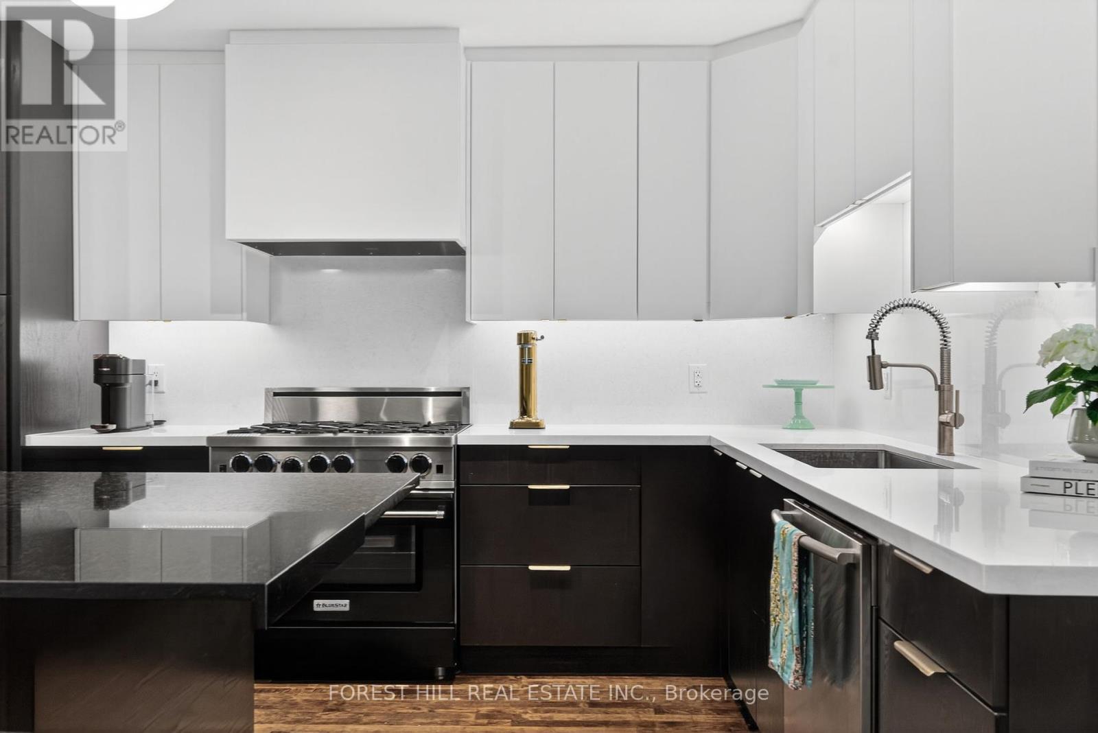82 Pinewood Avenue, Toronto (Humewood-Cedarvale), Ontario  M6C 2V1 - Photo 11 - C12212193